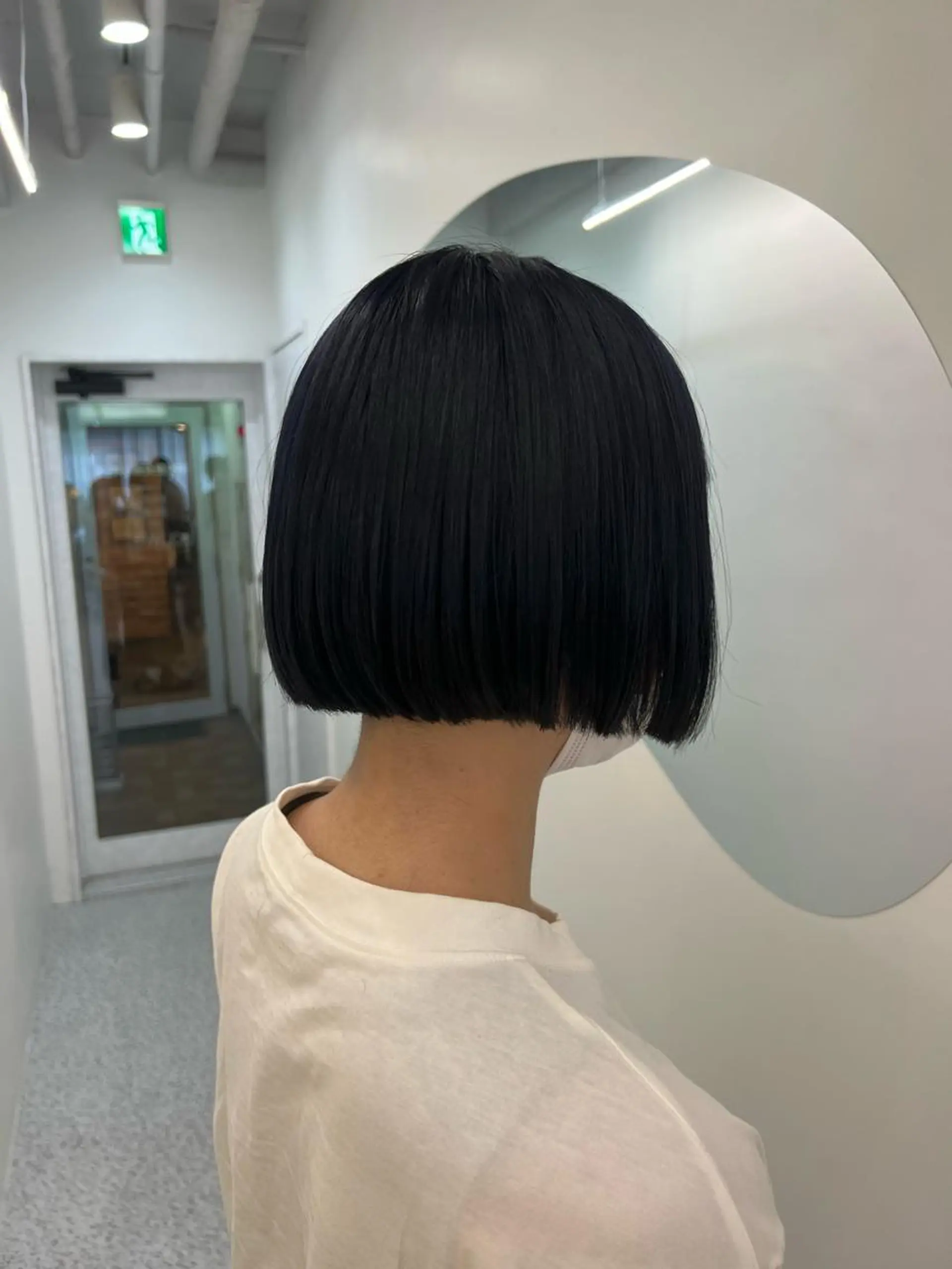 ショート カラー ブリーチ ブルーカラー 透明感カラー ネイビーカラー ブリーチなしカラー ヘアカラー 韓国ヘア☁️ mitsukiのヘアスタイル