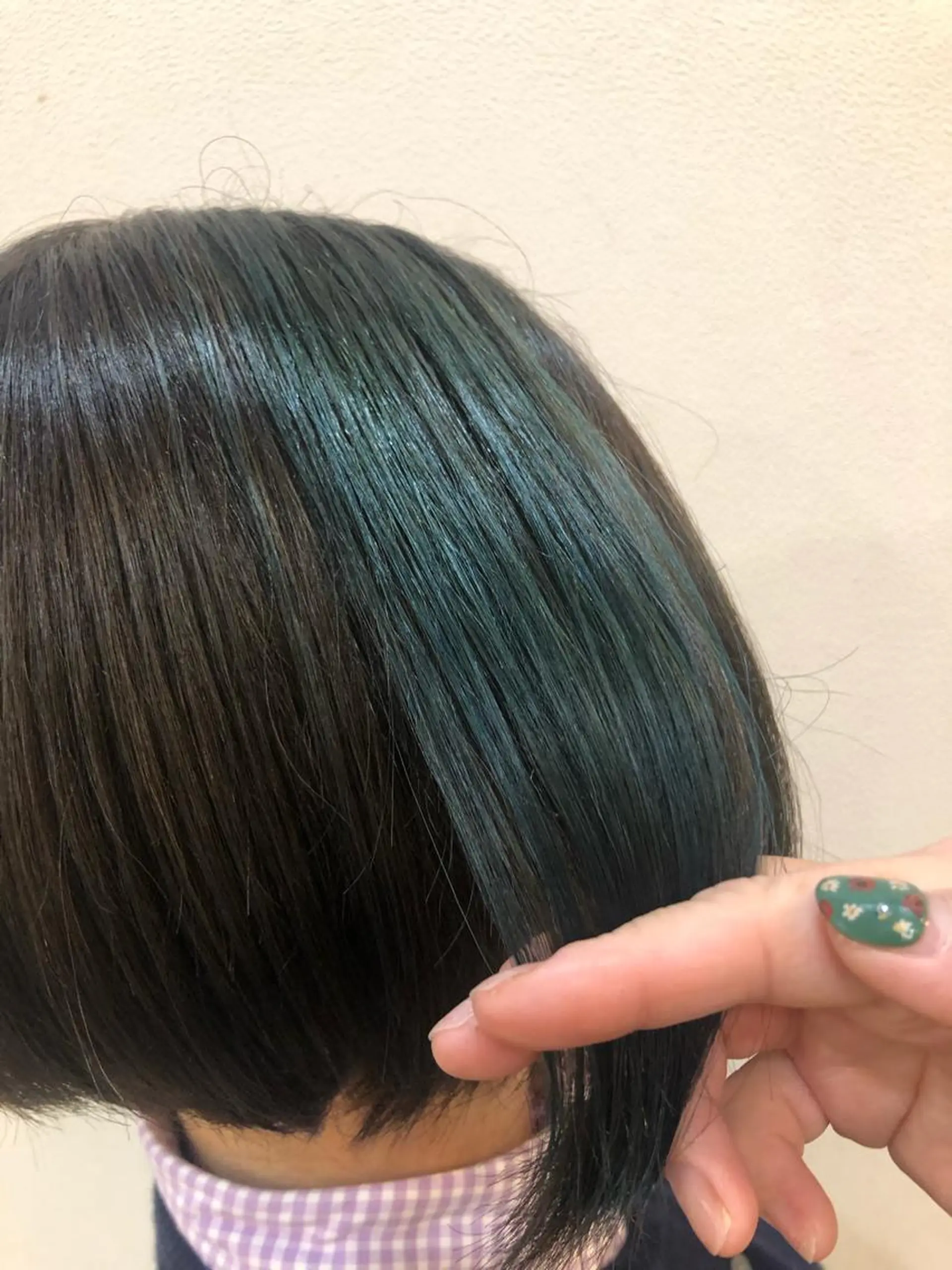 ショート カラー 内田温子大人女性 ハイライト、ボブのヘアスタイル