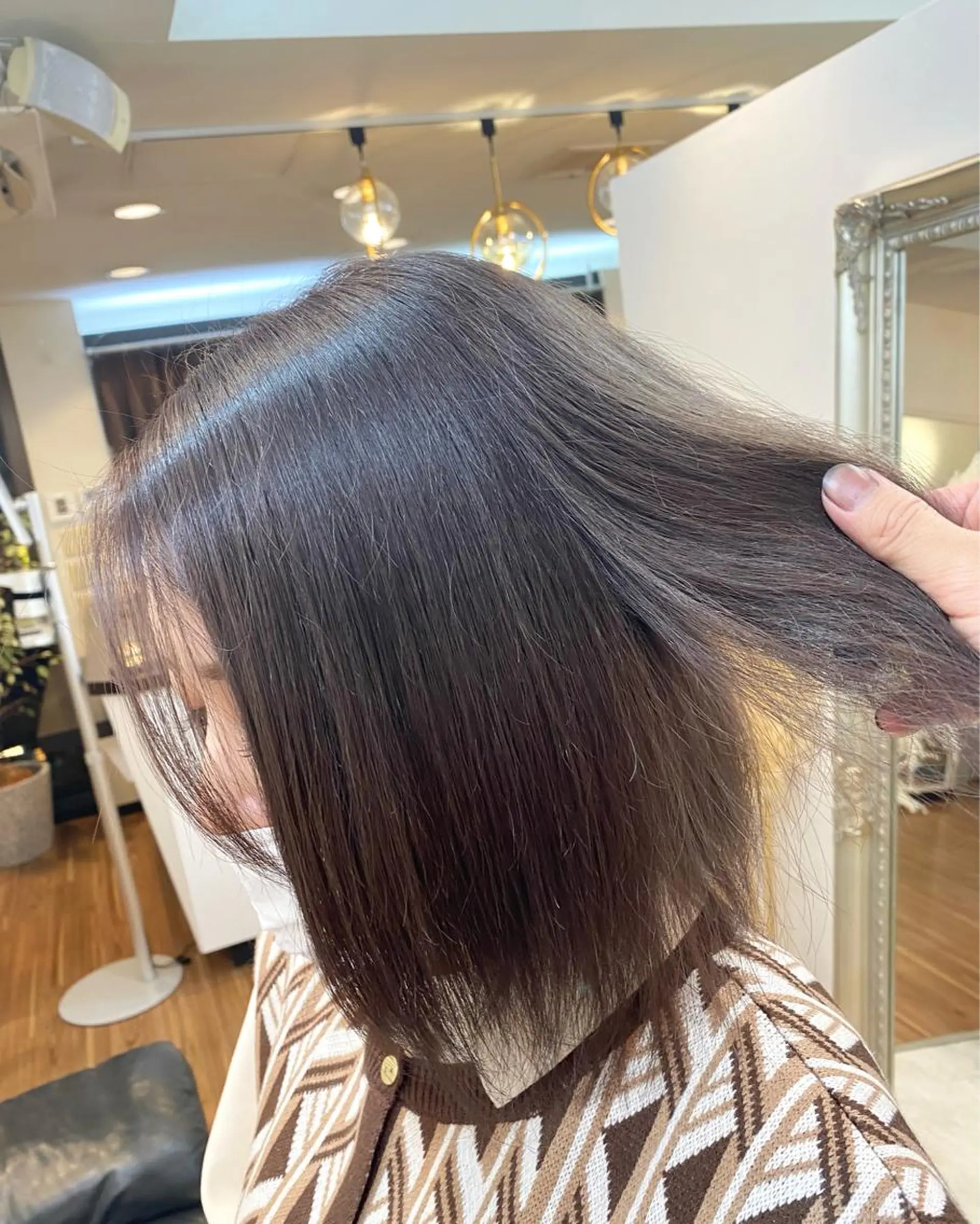 ショート カラー ブラウンカラー くすみブラウン 色ムラ修正の神様 新宿ハイトーンかすみのヘアスタイル