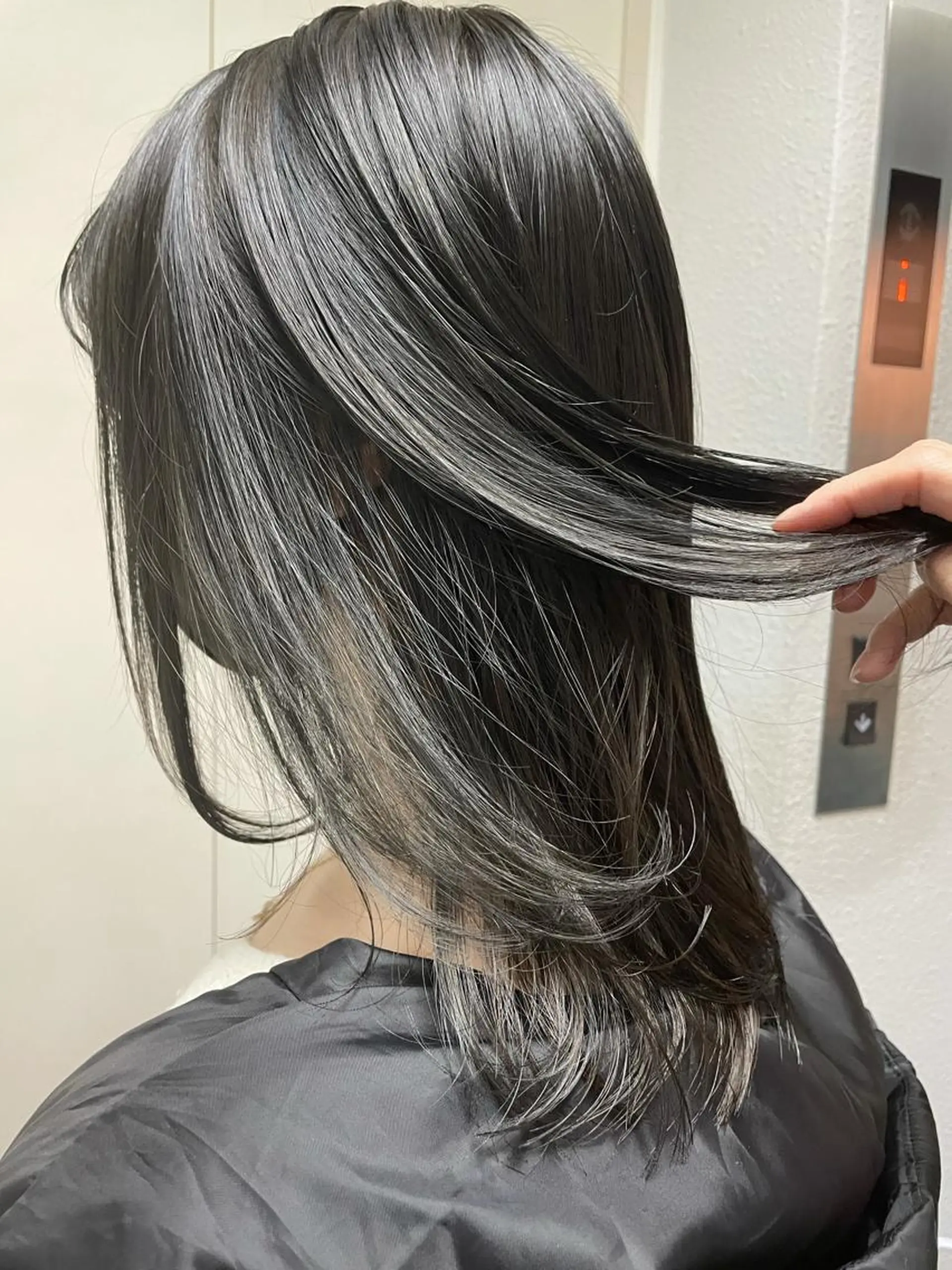 セミロング カラー 透明感カラー グレージュ ハイライトカラー ハイライト ヘアカラー トリートメント カウンセリング重視 🌿‬Tsuyukiのヘアスタイル