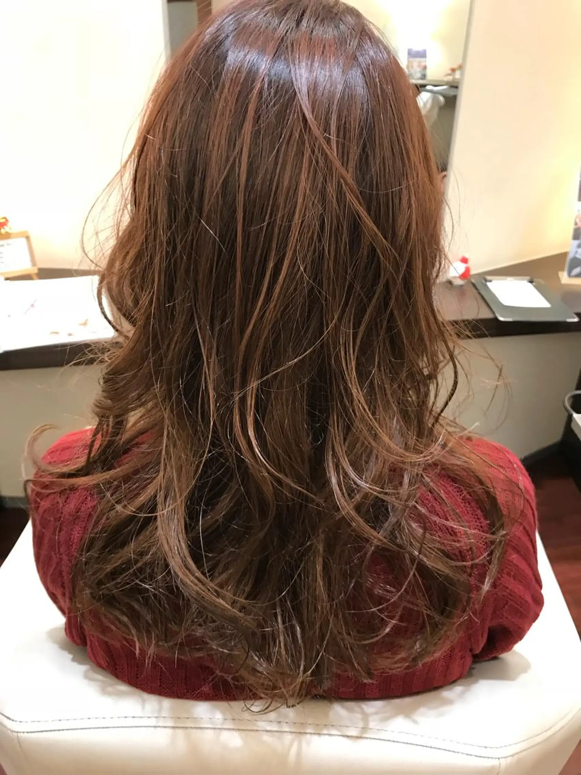 ロング カラー ベージュカラー デザインカラー ハイライトカラー ハイトーンカラー イルミナカラー BIANCO北堀江 AKANEのヘアスタイル