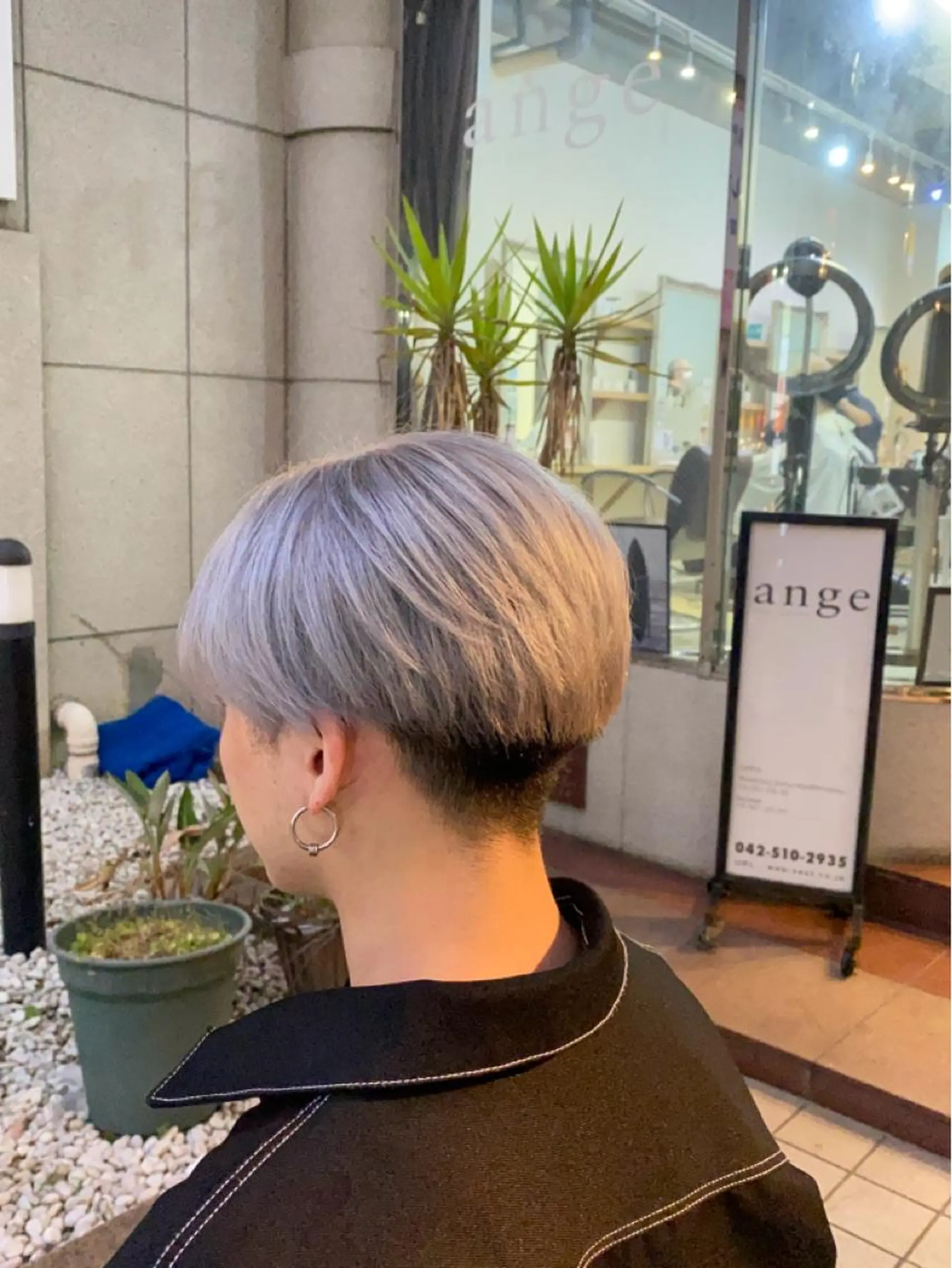 ショート カラー ブリーチ ケアブリーチ シルバー AMRITA所属・men'sモテ 髪🫧シオンのヘアスタイル