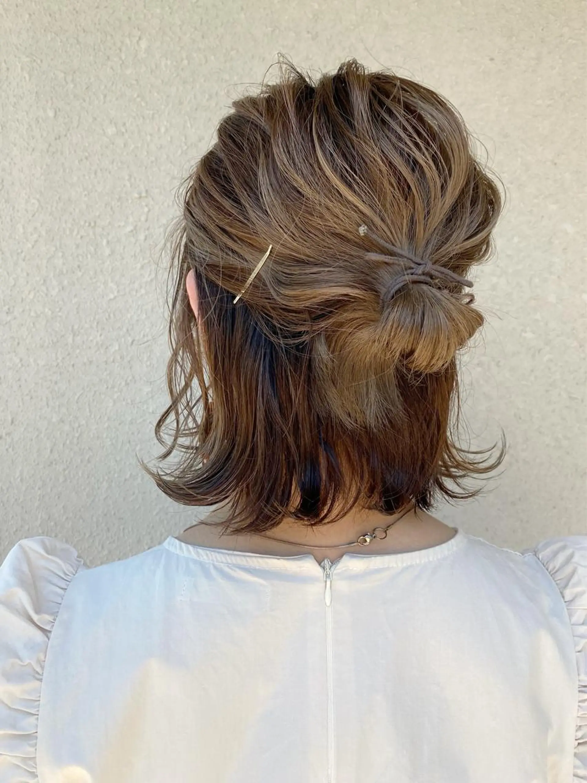 ヘアアレンジ ハーフアップ ボブ 簡単アレンジ ヘアセット saki🌼ボブ× 透明感カラー🌼のヘアスタイル