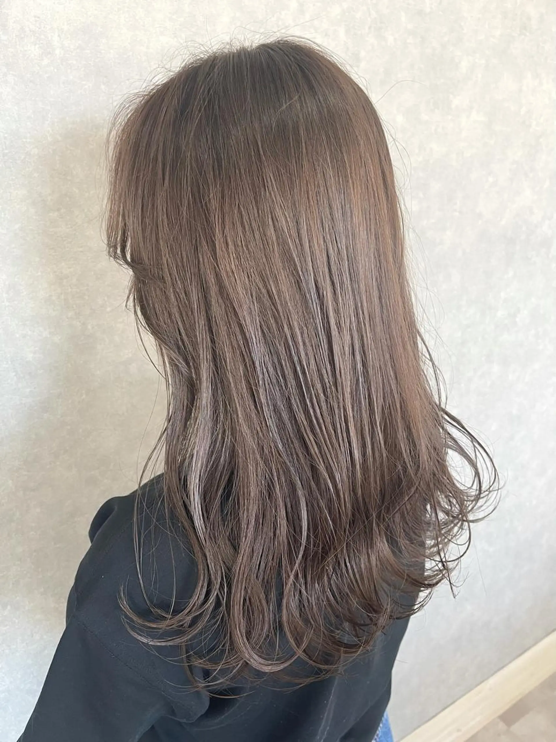 セミロング ミルクティーブラウン 一ノ瀬 暁のヘアスタイル