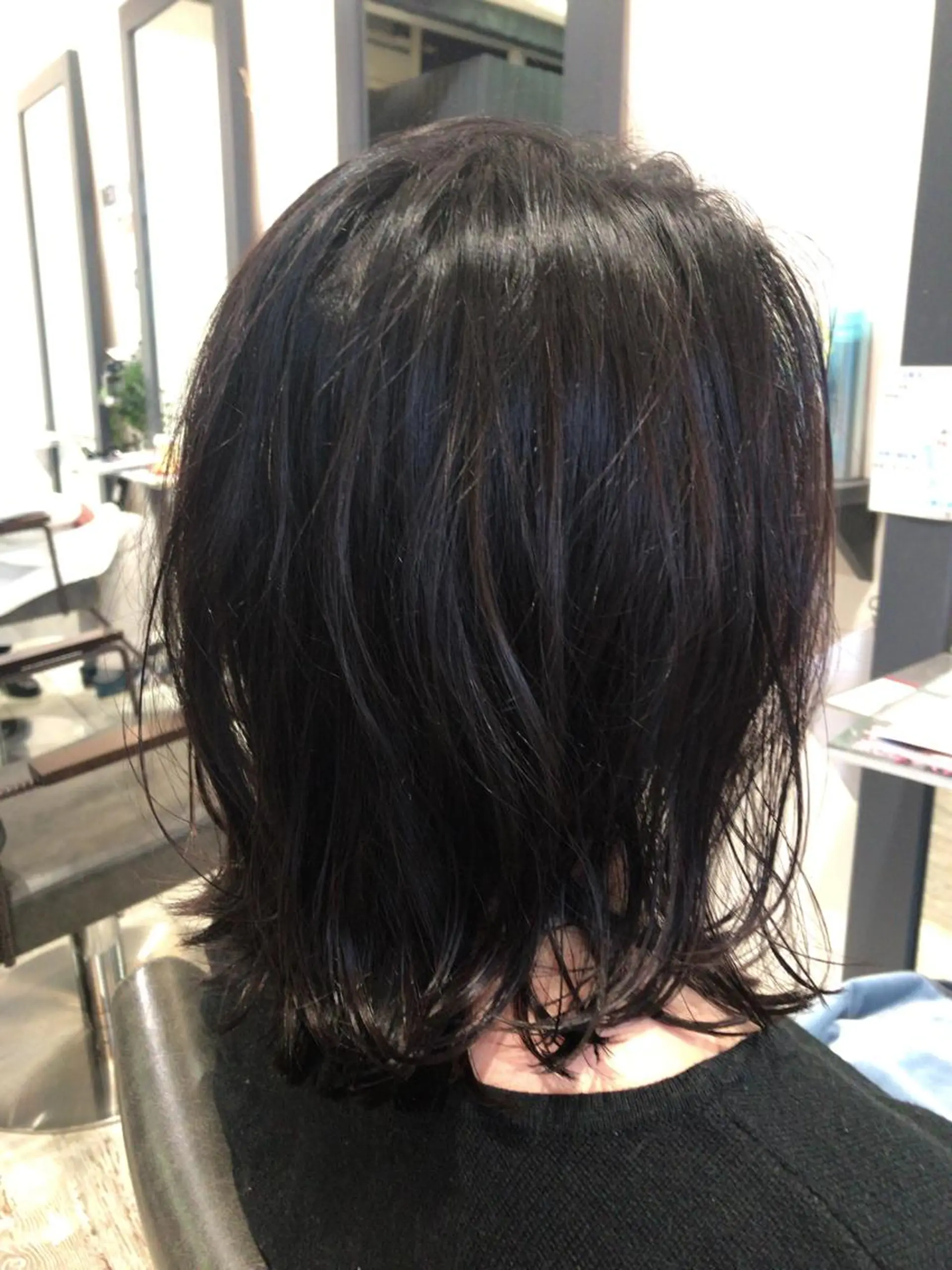 ミディアム カラー パーマ ボブ 外ハネヘア 水原 恵莉香のヘアスタイル