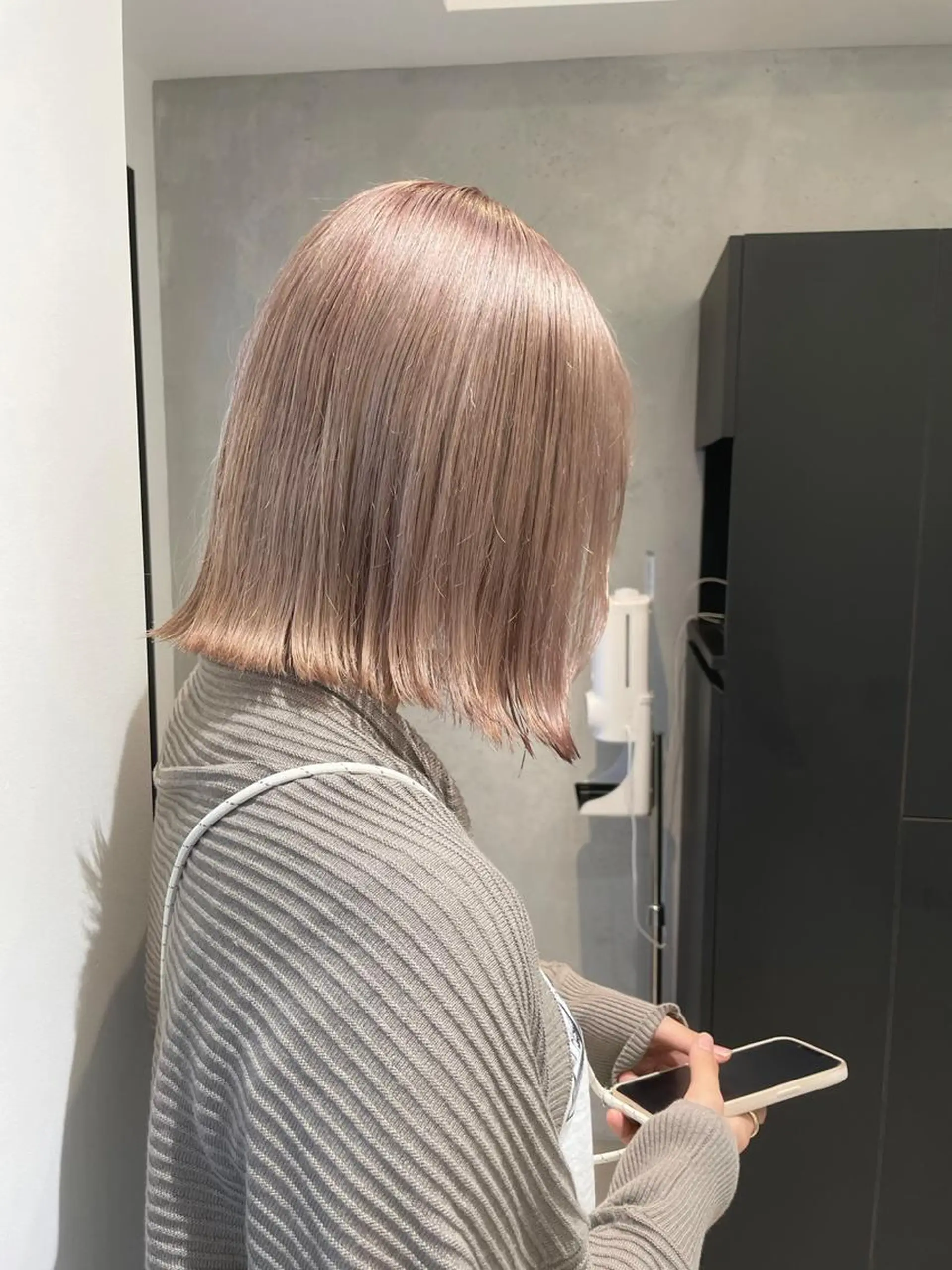 ショート カラー ベージュカラー ミルキーベージュ ピンクカラー ボブ 外ハネヘア カット ヘアカラー トリートメント ヘアセット メンズ特化 パーマ/オザワのヘアスタイル