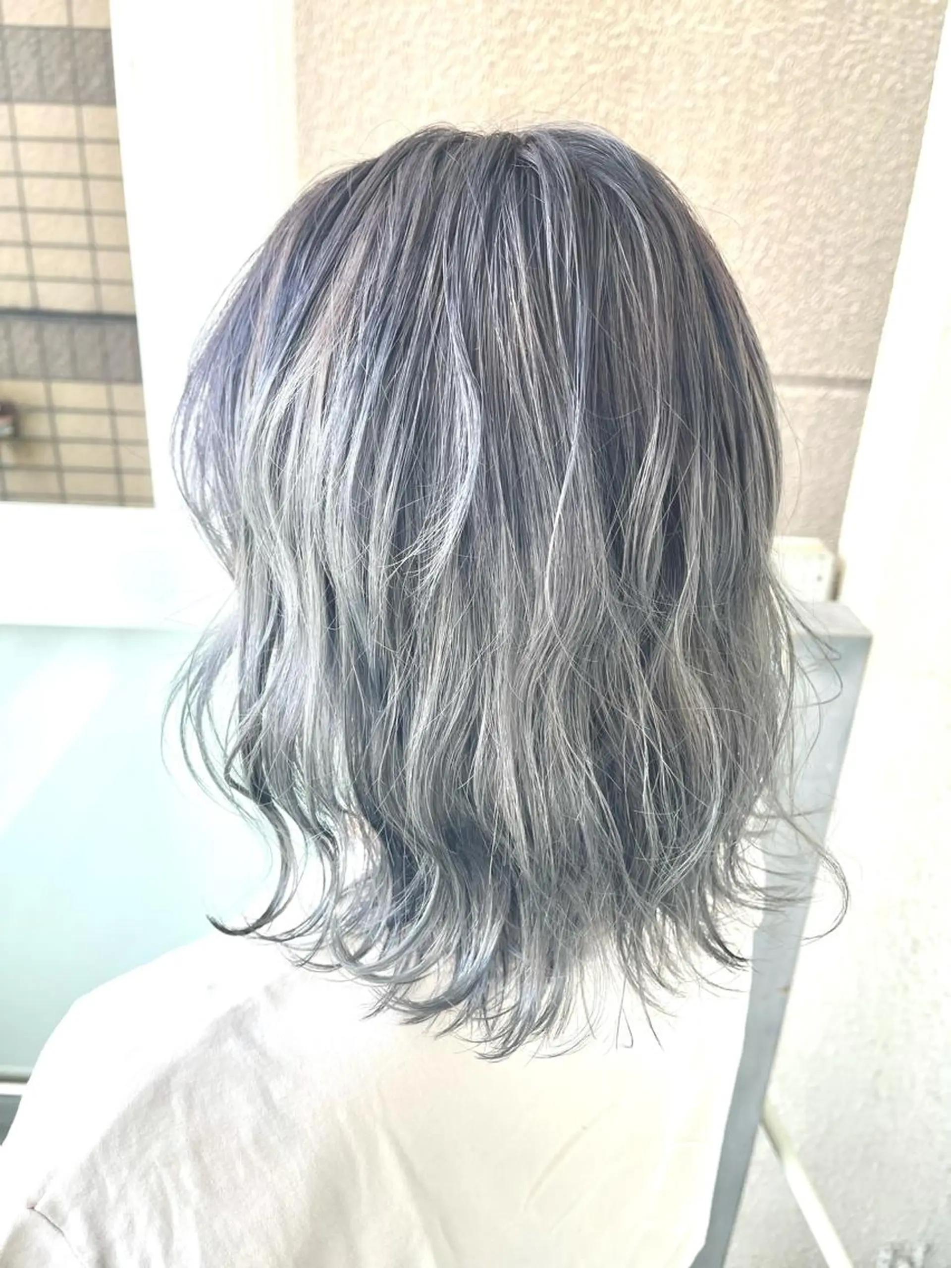 セミロング カラー 岩谷/ブリーチ 🪽透明感カラーのヘアスタイル