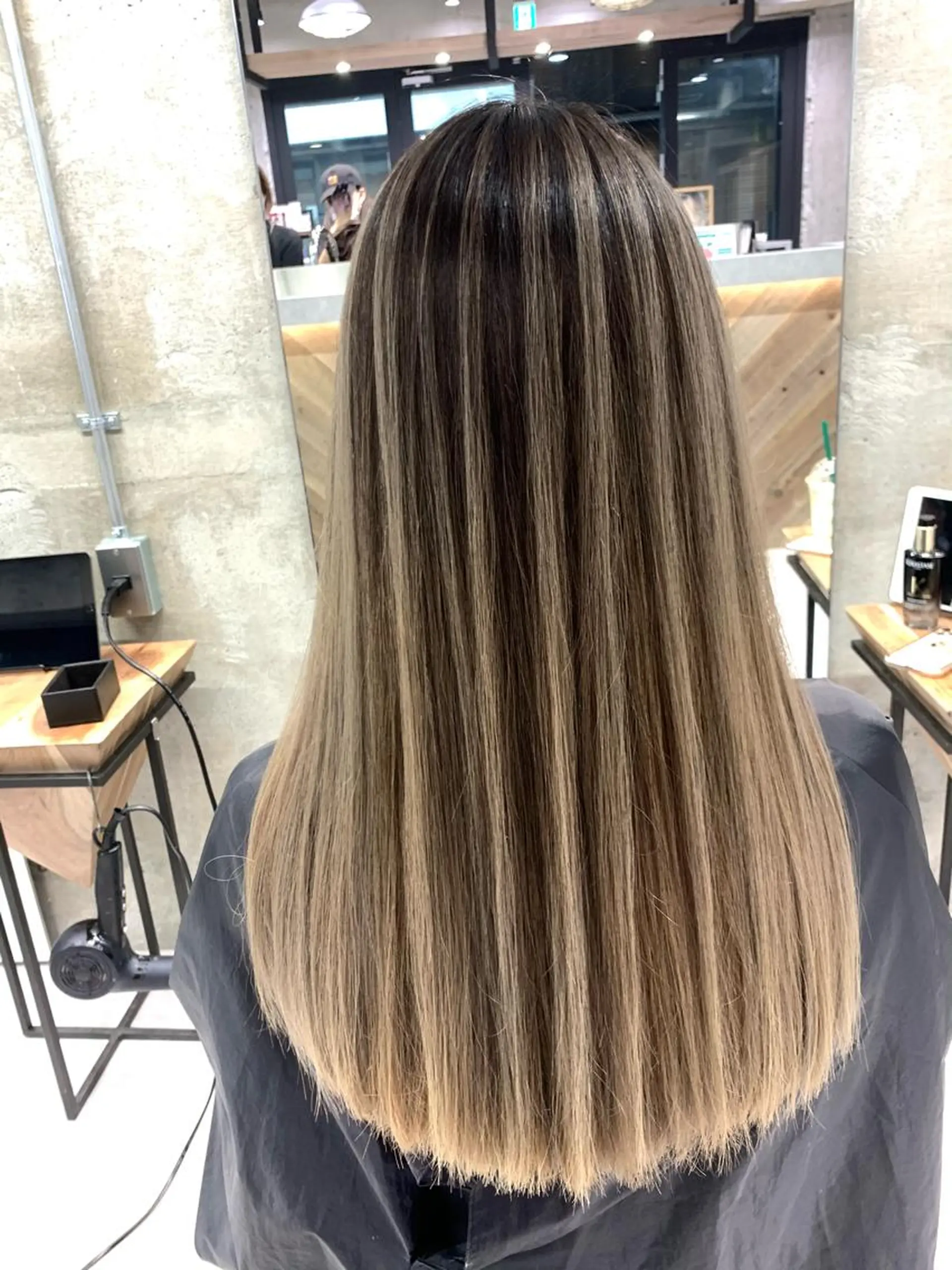 ロング LUSTRE クロサワのヘアスタイル