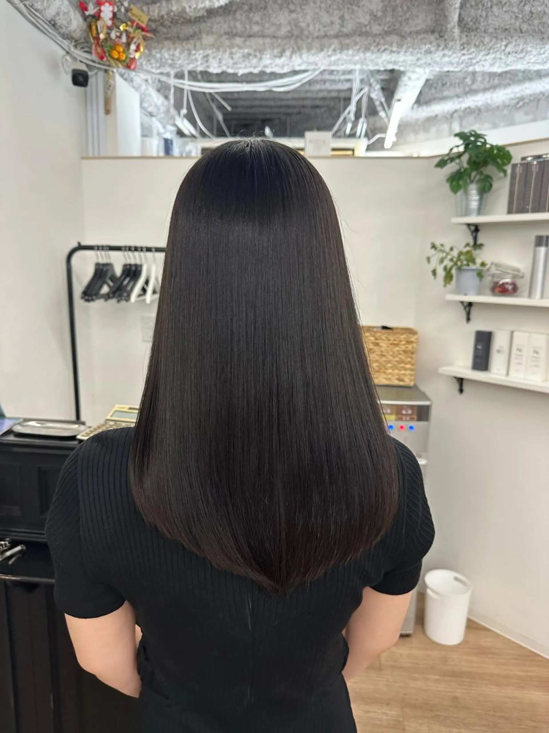 ミディアム カット ヘアカラー トリートメント 朝がラクになるパーマ トウバルタイキのヘアスタイル