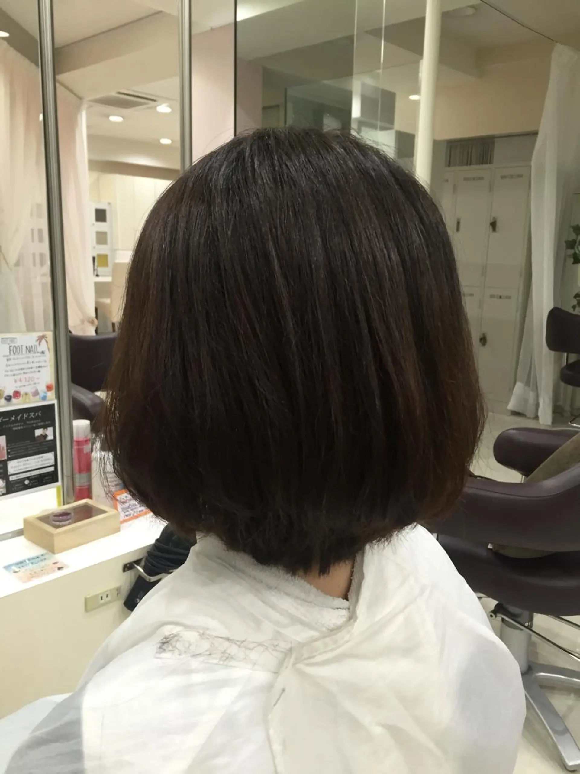 ショート カラー パーマ アッシュ 秋野 睦実のヘアスタイル