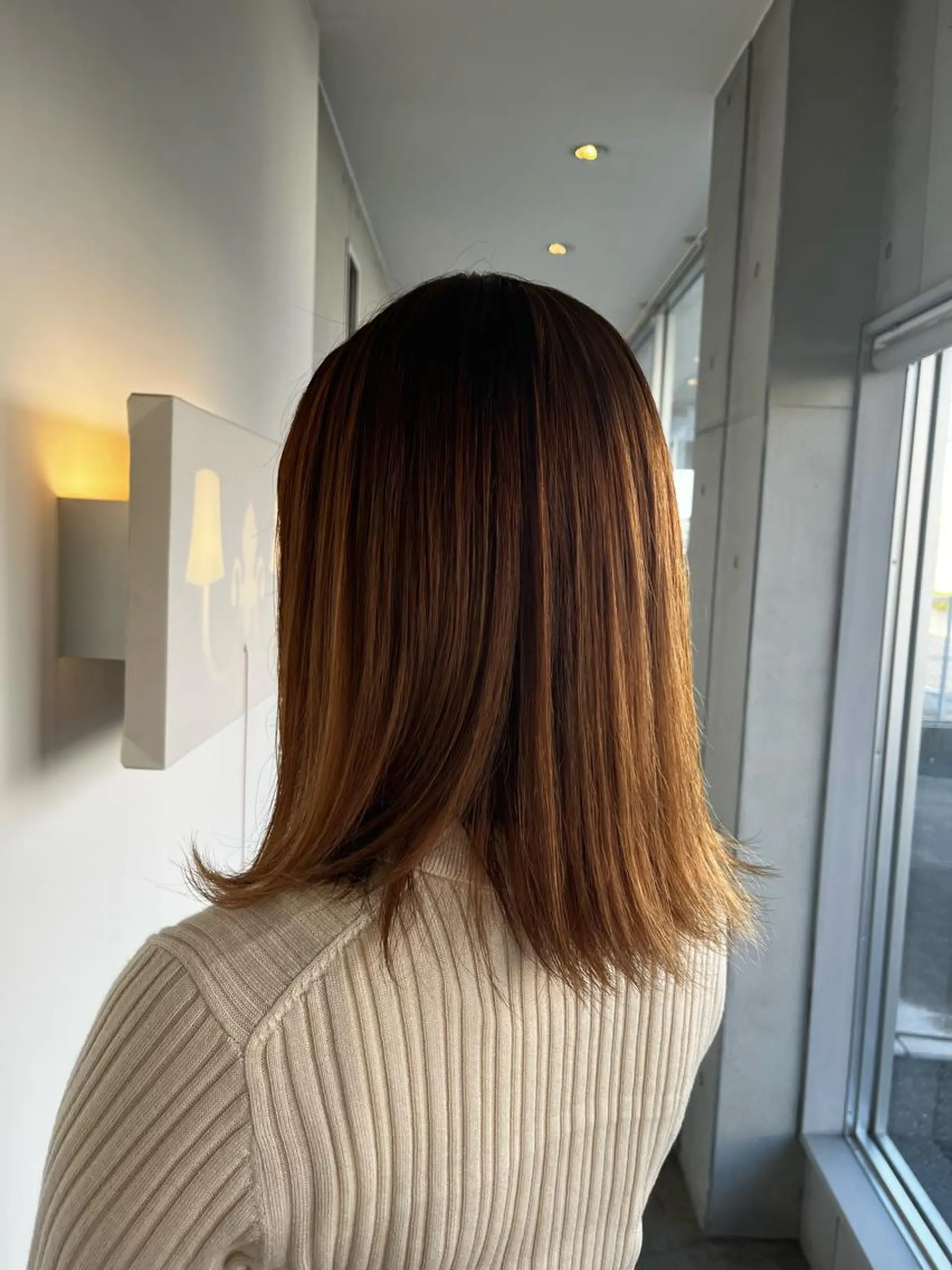 ミディアム アッシュ おせ ちさとのヘアスタイル