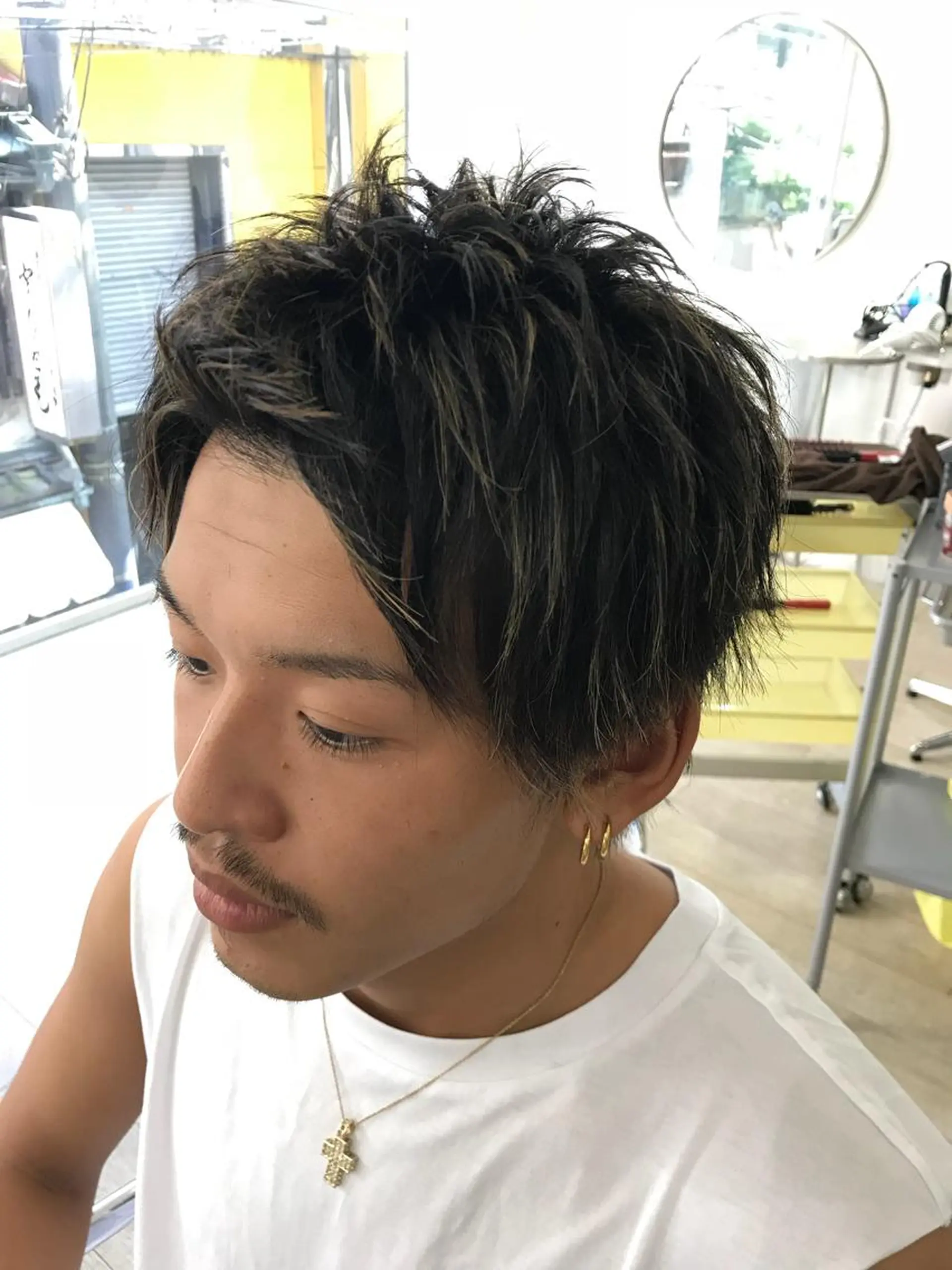 カラー メンズ SOA所属・西村あきや トレンド韓国ヘアのヘアスタイル