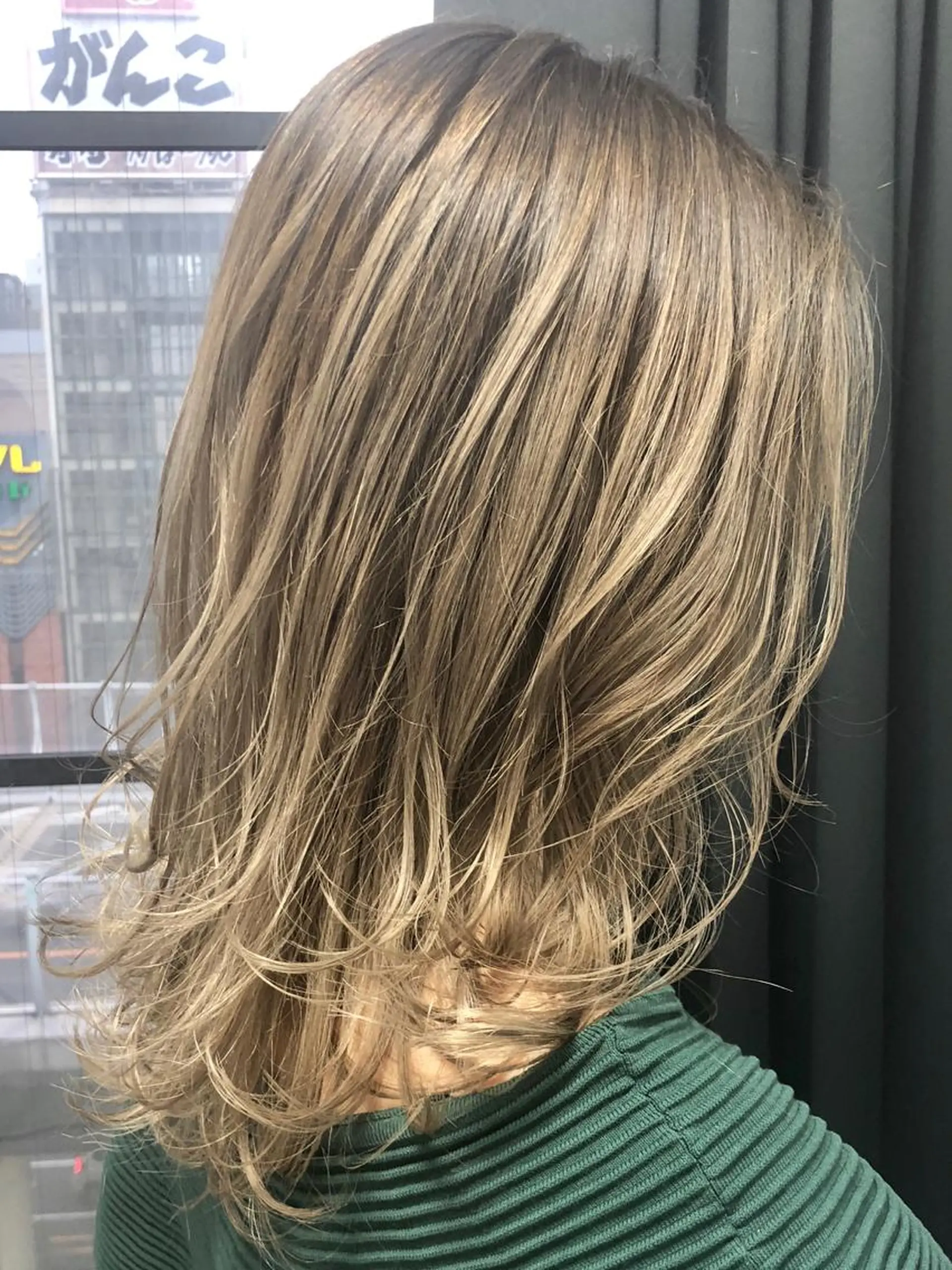 セミロング カラー バレイヤージュ ブリーチ ケアブリーチ ダブルカラー ハイライトカラー welring hair salonのヘアスタイル
