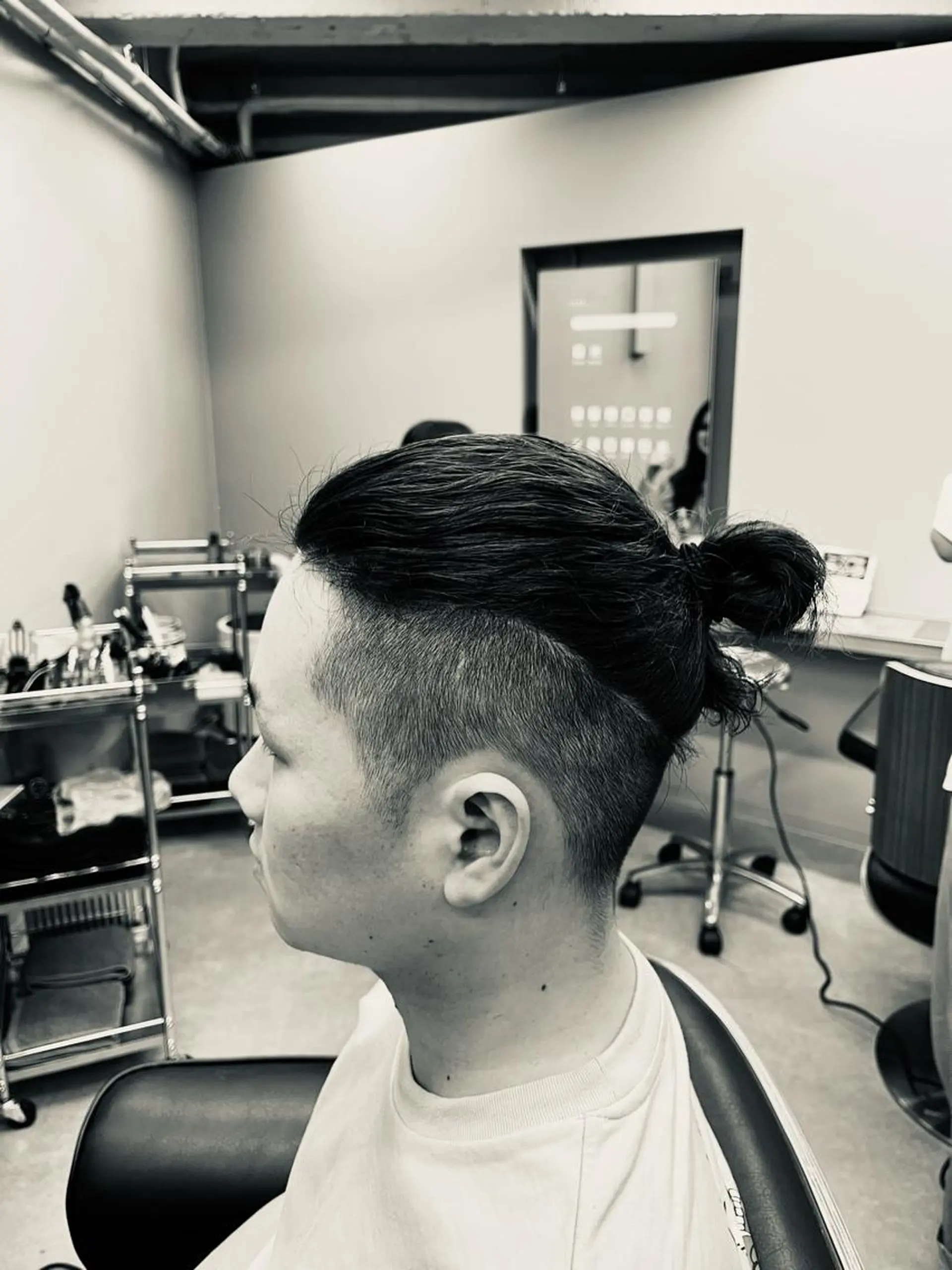 セミロング パーマ メンズ センターパート フェードカット マッシュ メンズパーマ メンズツイストパーマ 池袋メンズパーマ フェード純平のヘアスタイル