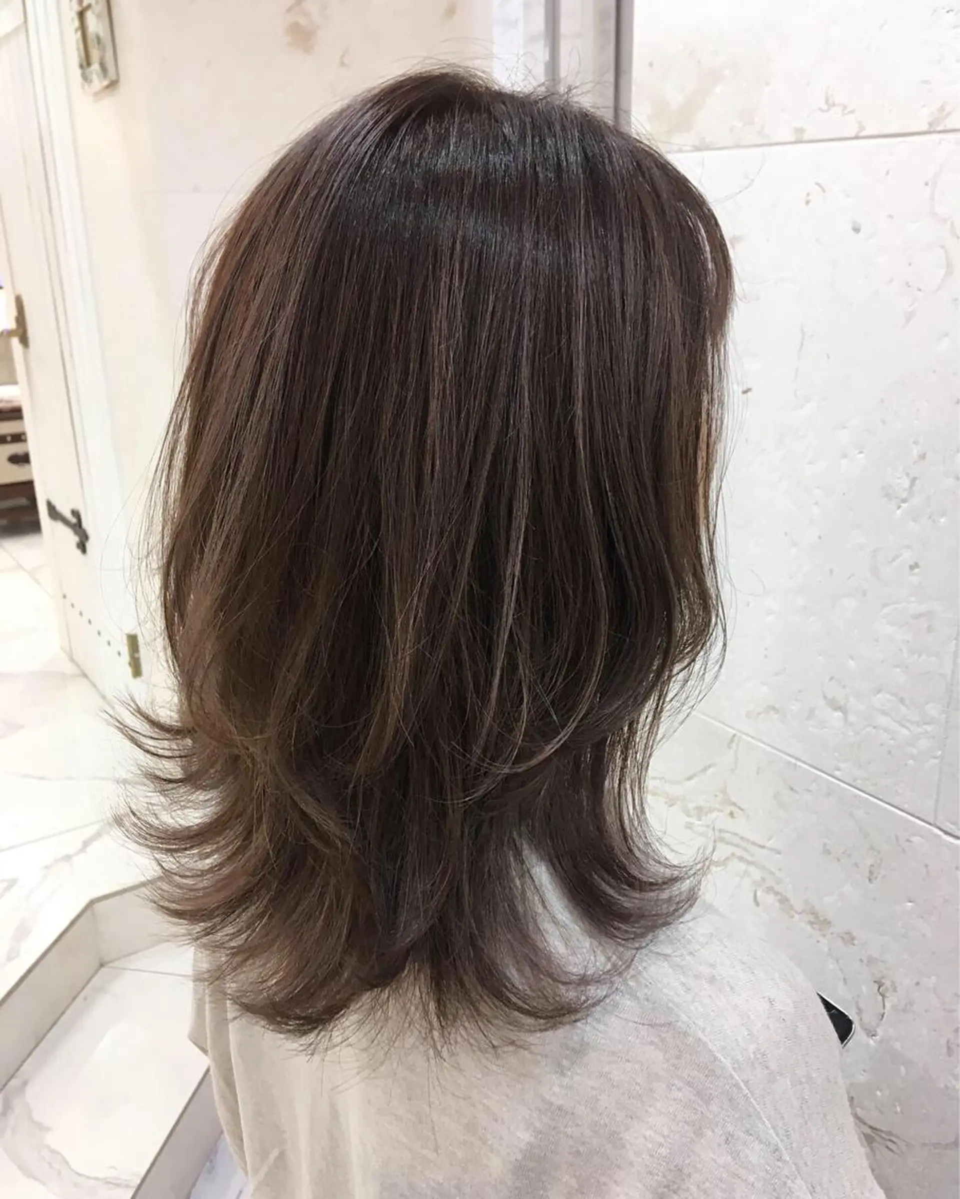 ミディアム カラー ハイライトカラー パープルカラー ハイライト ヘアカラー トリートメント 斉藤 貴也のヘアスタイル