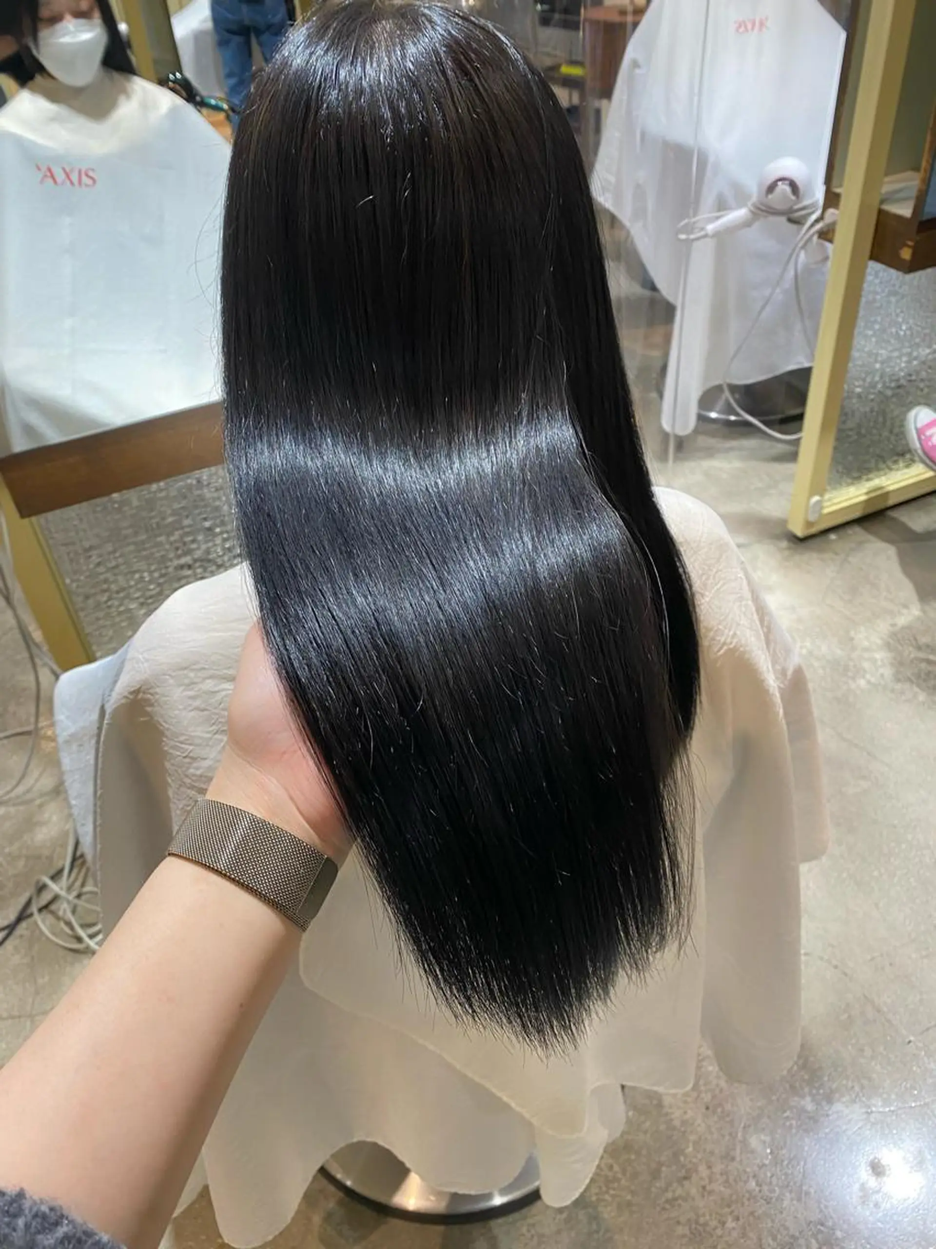 セミロング カラー 'AXIS maiのヘアスタイル