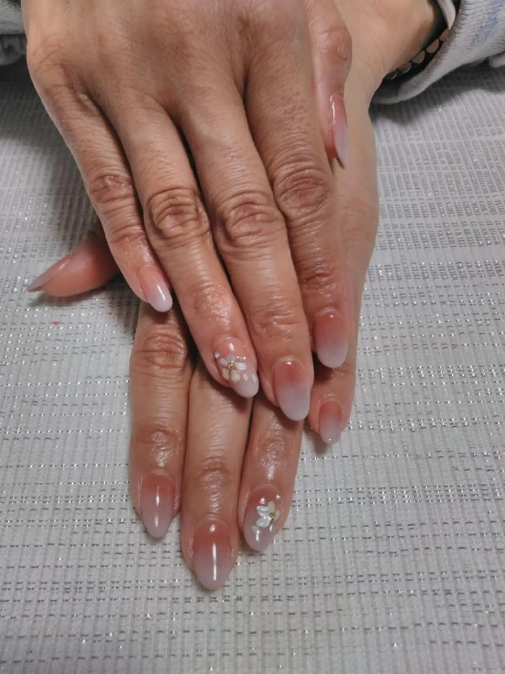 ネイル エステとネイル ローズコンフォートのネイルデザイン