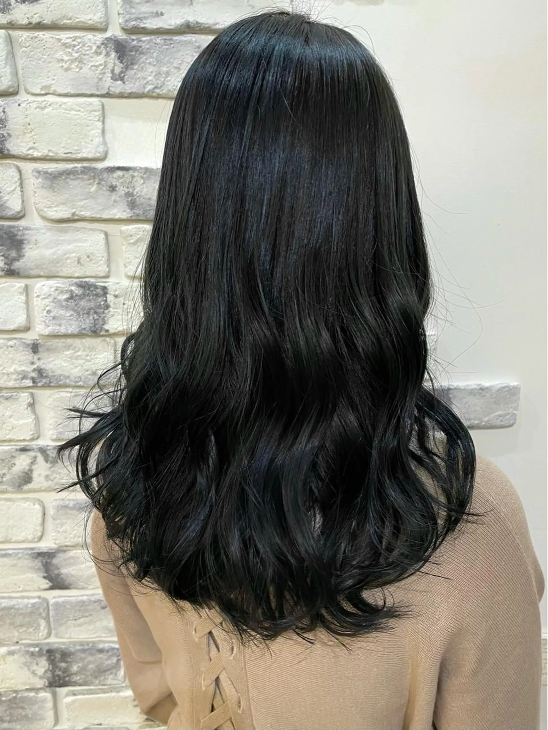 カラー 黒髪 ブルーカラー ブルーブラック 後藤 陽花子のヘアスタイル