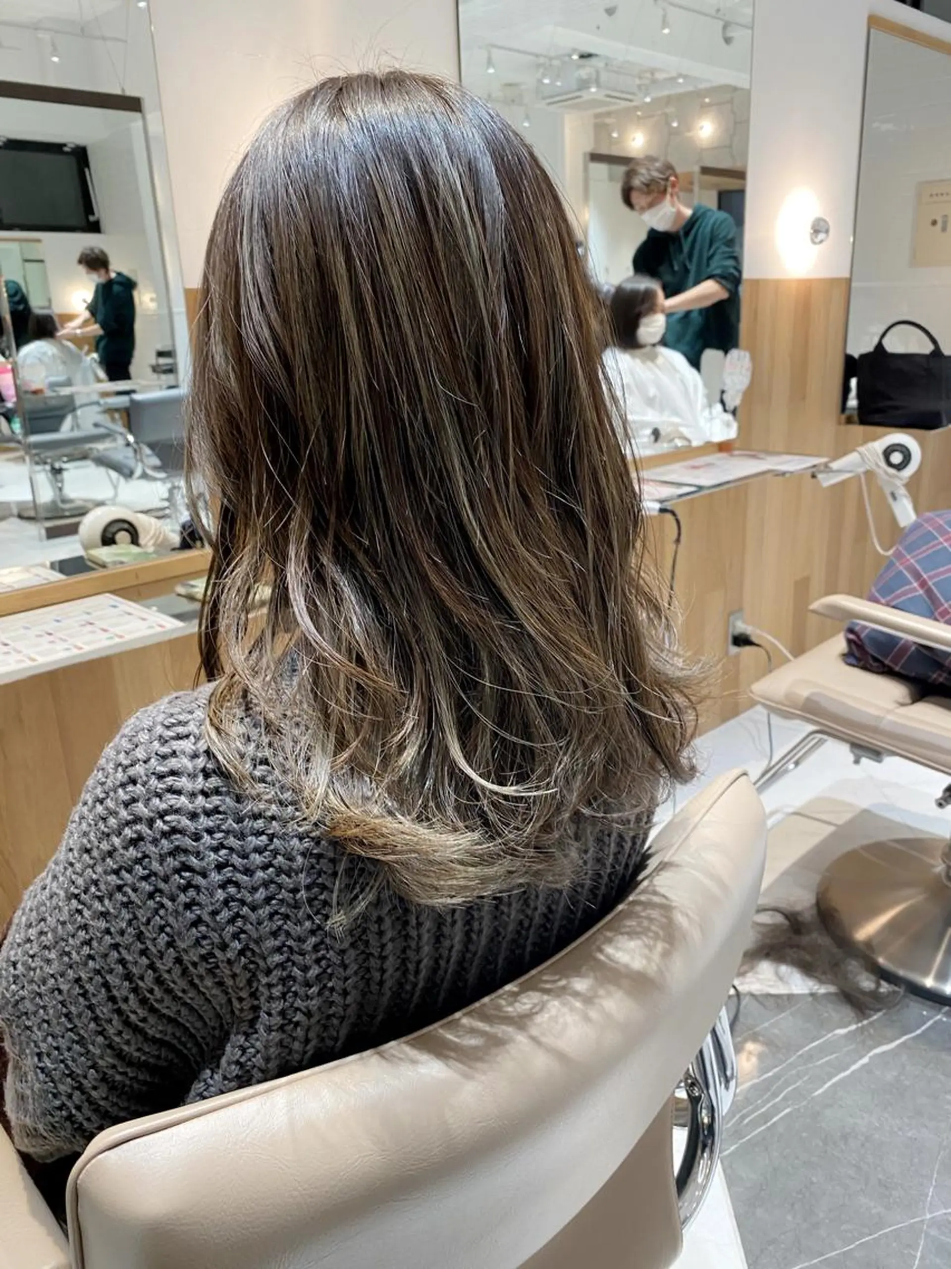 ミディアム カラー ブリーチ 透明感カラー デザインカラー グレージュ ハイライトカラー カット ヘアカラー ボブ/ハイトーン 福生Radix 下田のヘアスタイル