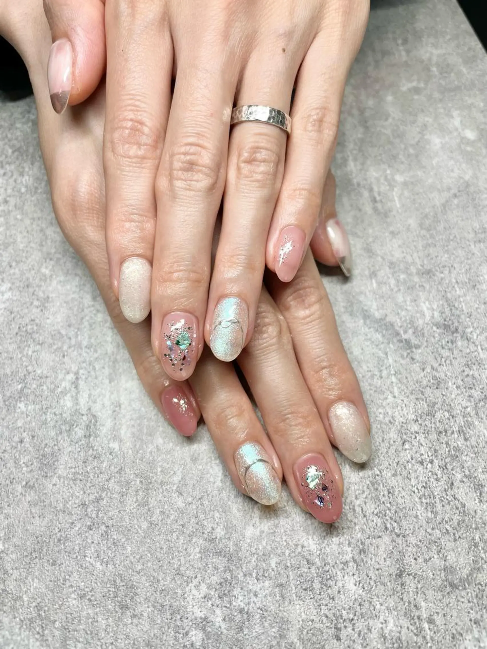 ネイル アートネイル マグネットネイル ミラーネイル ニュアンスネイル ワンカラーネイル ハンドネイル amati_nail TAKAKOのネイルデザイン