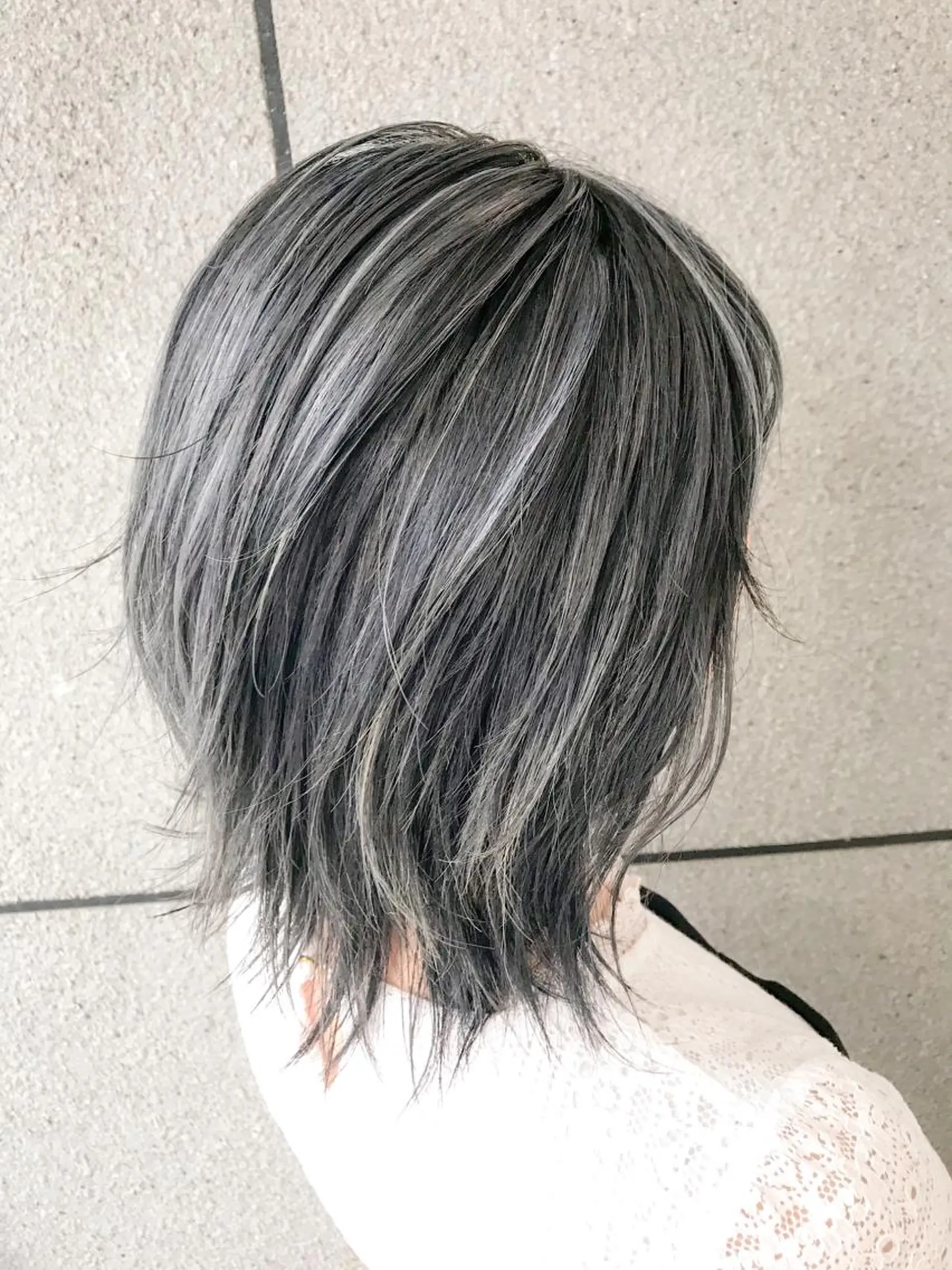 ショート カラー アッシュ ブリーチ ブルーカラー ブルーアッシュ ハイライトカラー BOX mico.のヘアスタイル