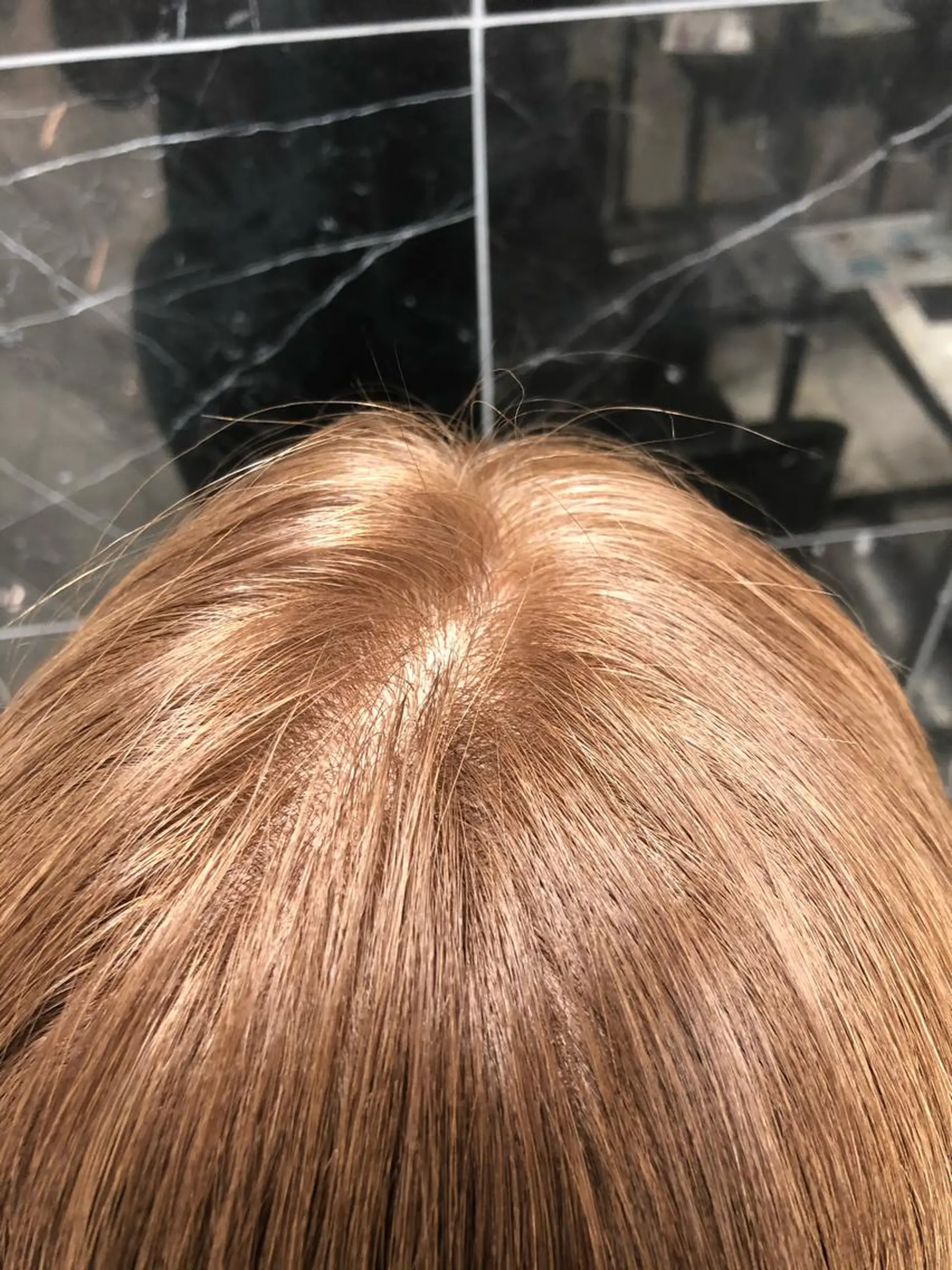 カラー ブリーチ ハイライトカラー ハイトーンカラー 髪質改善 レイヤーカット 早崎太生のヘアスタイル