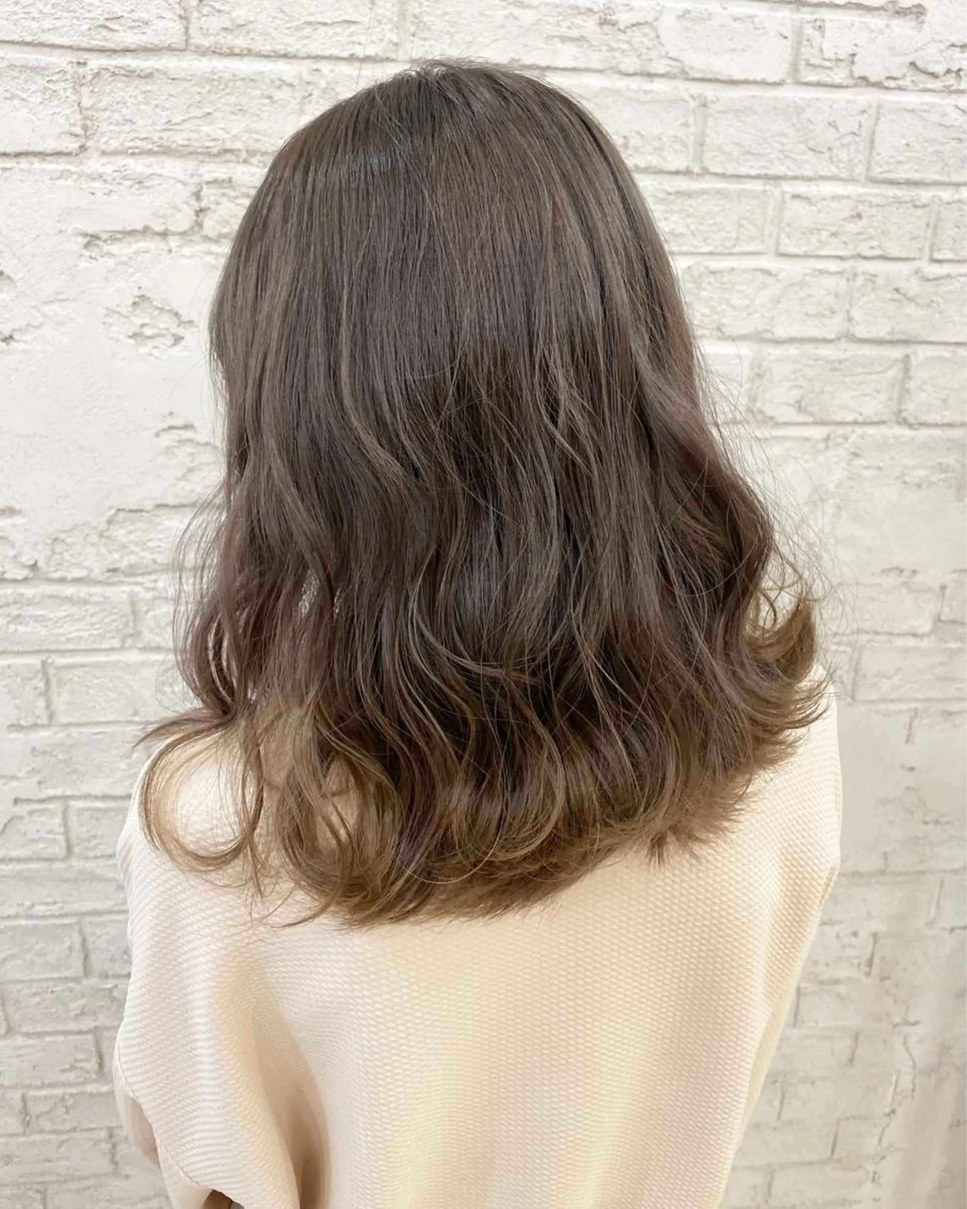 ロング カラー オリーブ/アッシュ やわらか透明感カラーのヘアスタイル