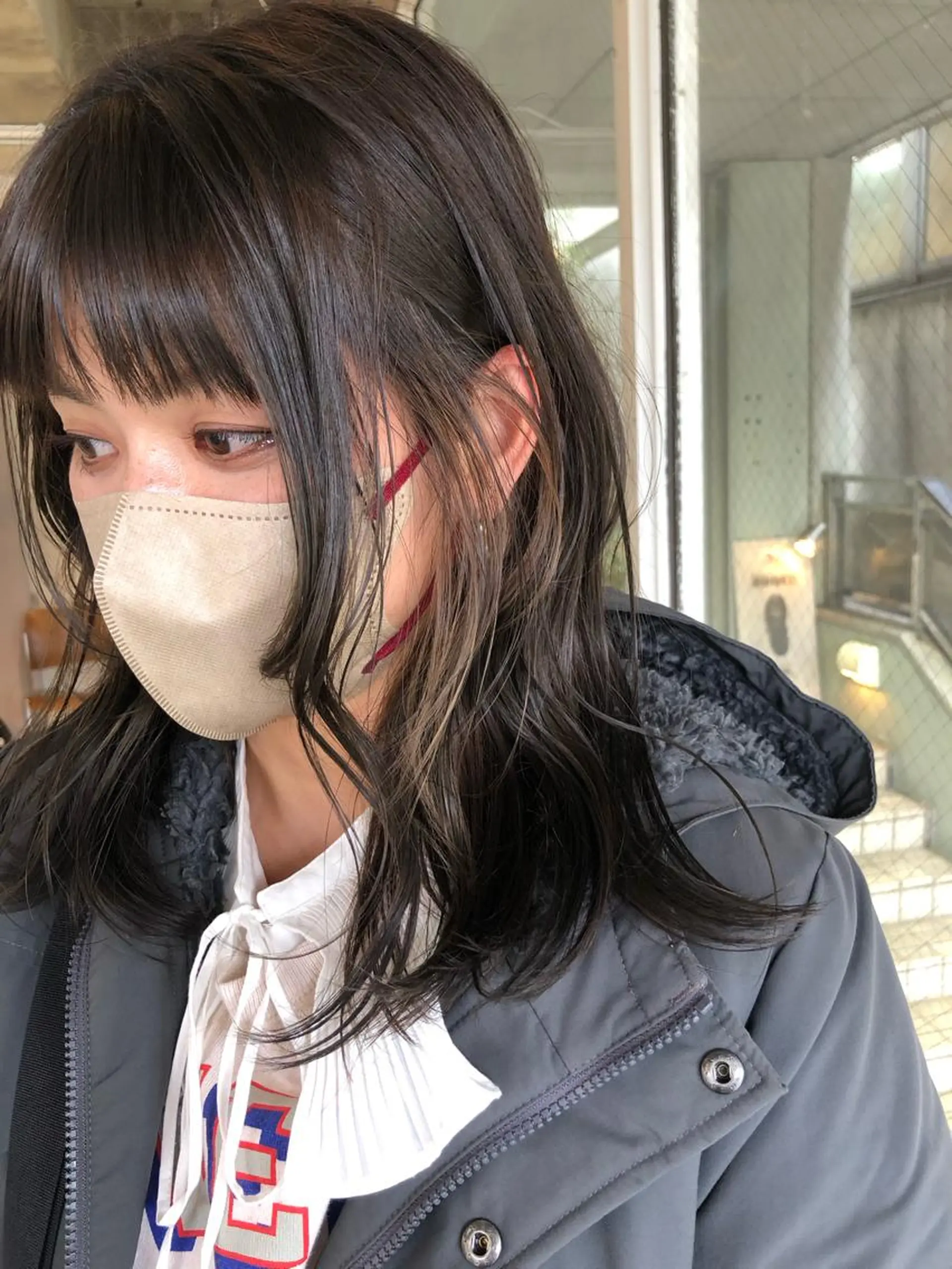 カラー ブルーカラー ブルージュ ハイライトカラー 竹内 絢香のヘアスタイル