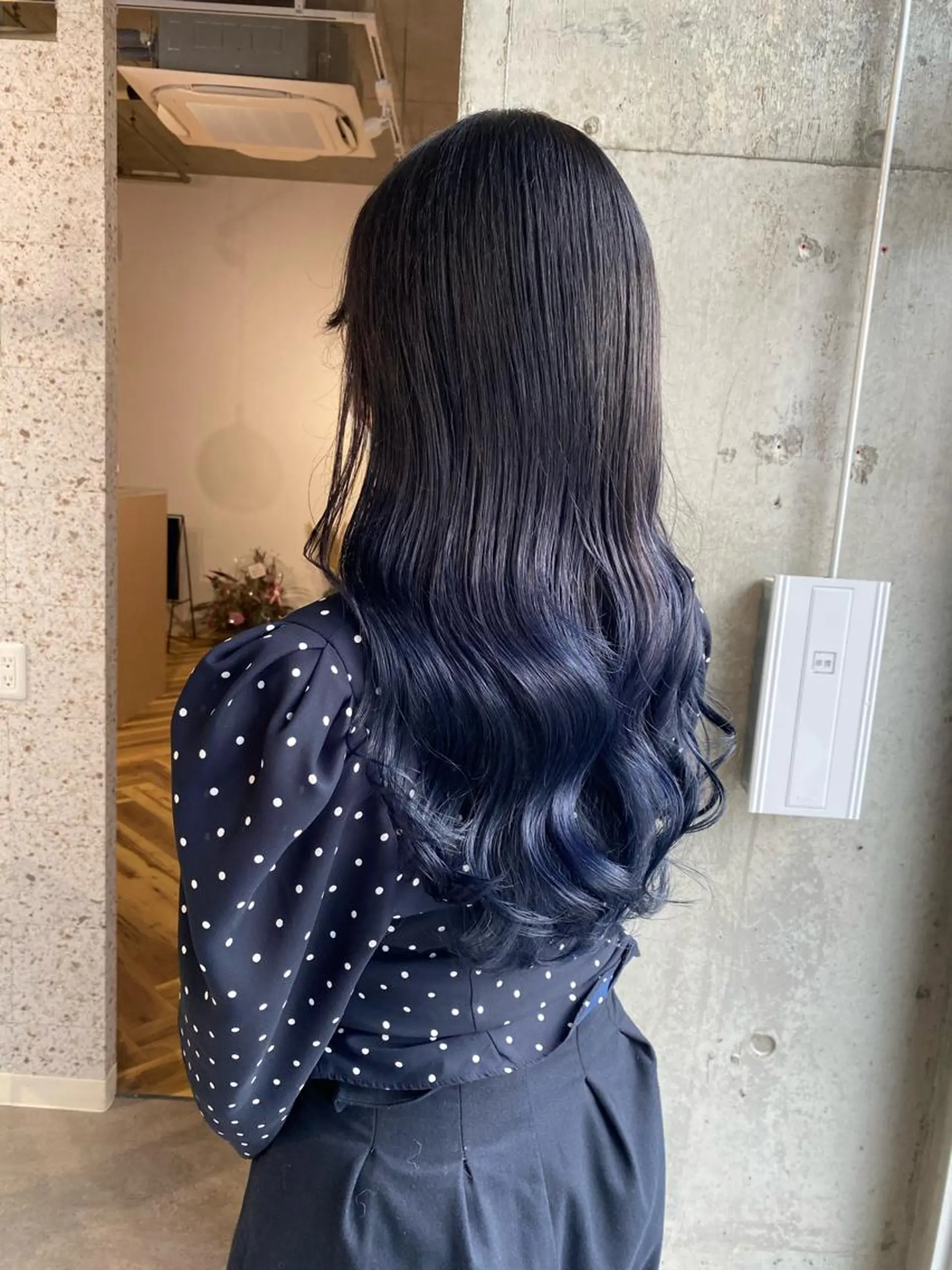 ミディアム カラー ヘアアレンジ ブルーカラー グラデーションカラー カット ヘアカラー lani ブリーチ /ダブルカラーのヘアスタイル