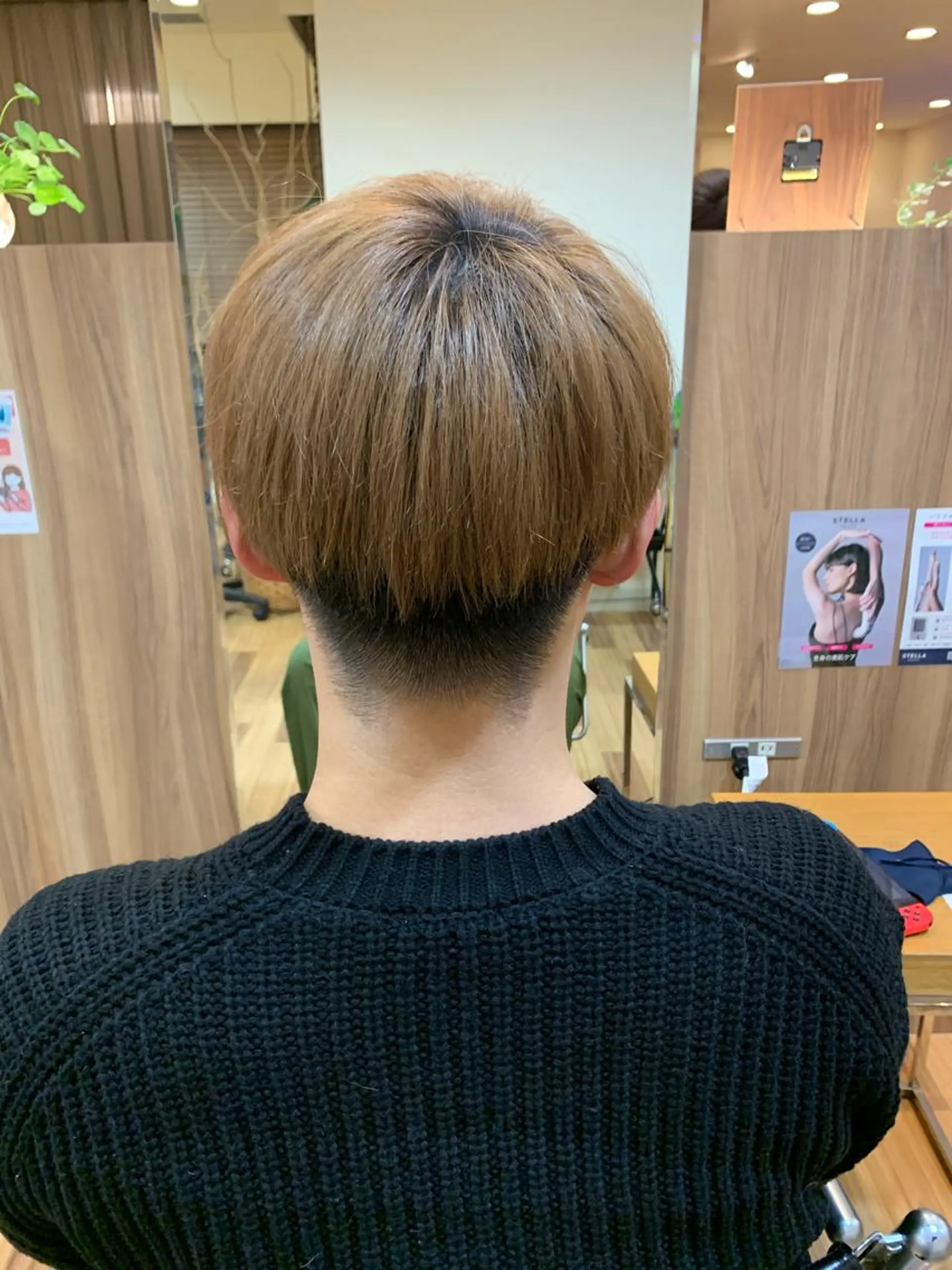 カラー メンズ ベージュカラー 透明感カラー ミルクティーベージュ 北川 栞菜のヘアスタイル