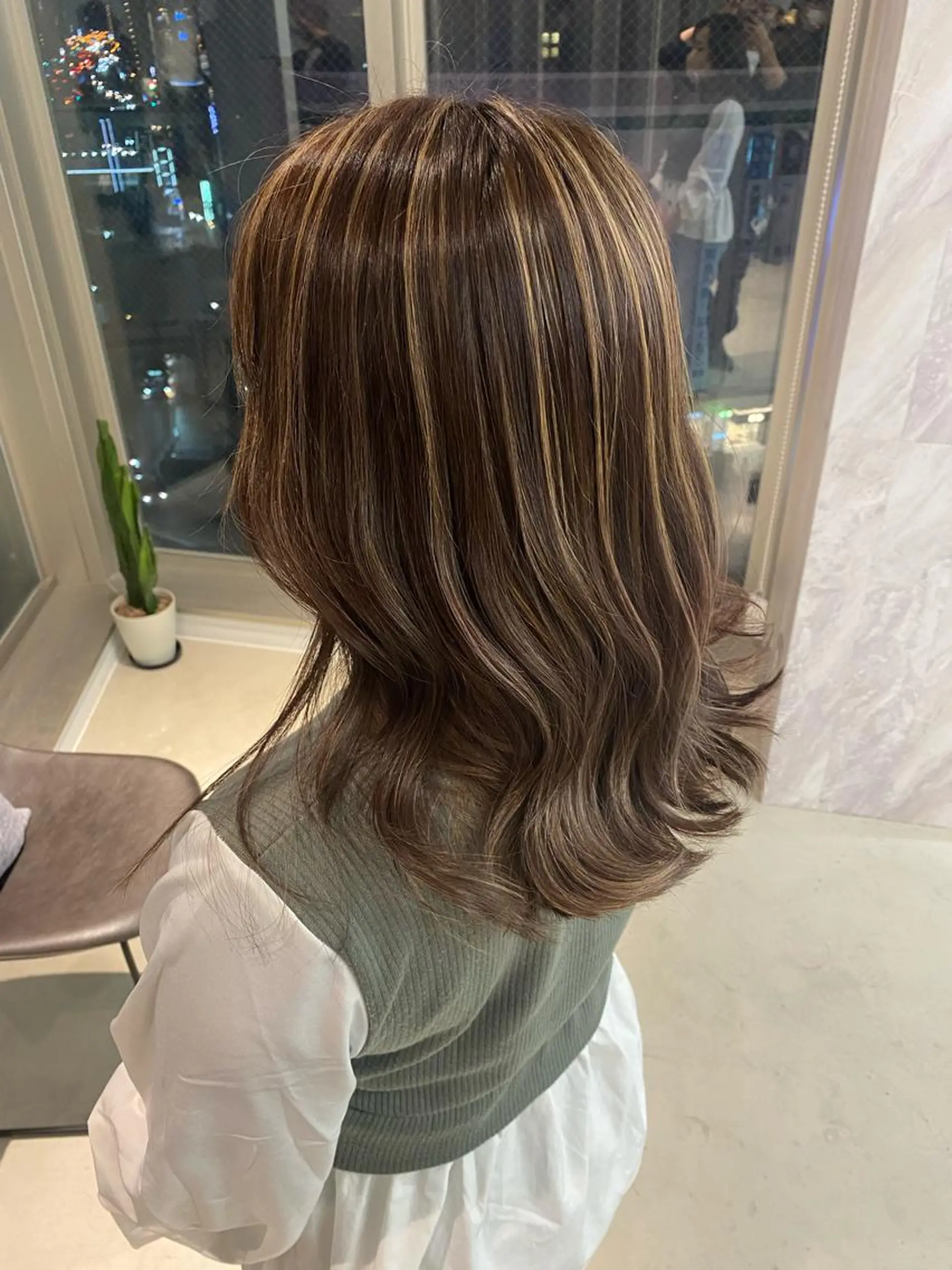 セミロング ハイライト カット ヘアカラー トリートメント 💎夏葵 ハイライト /デザイン指名No1のヘアスタイル