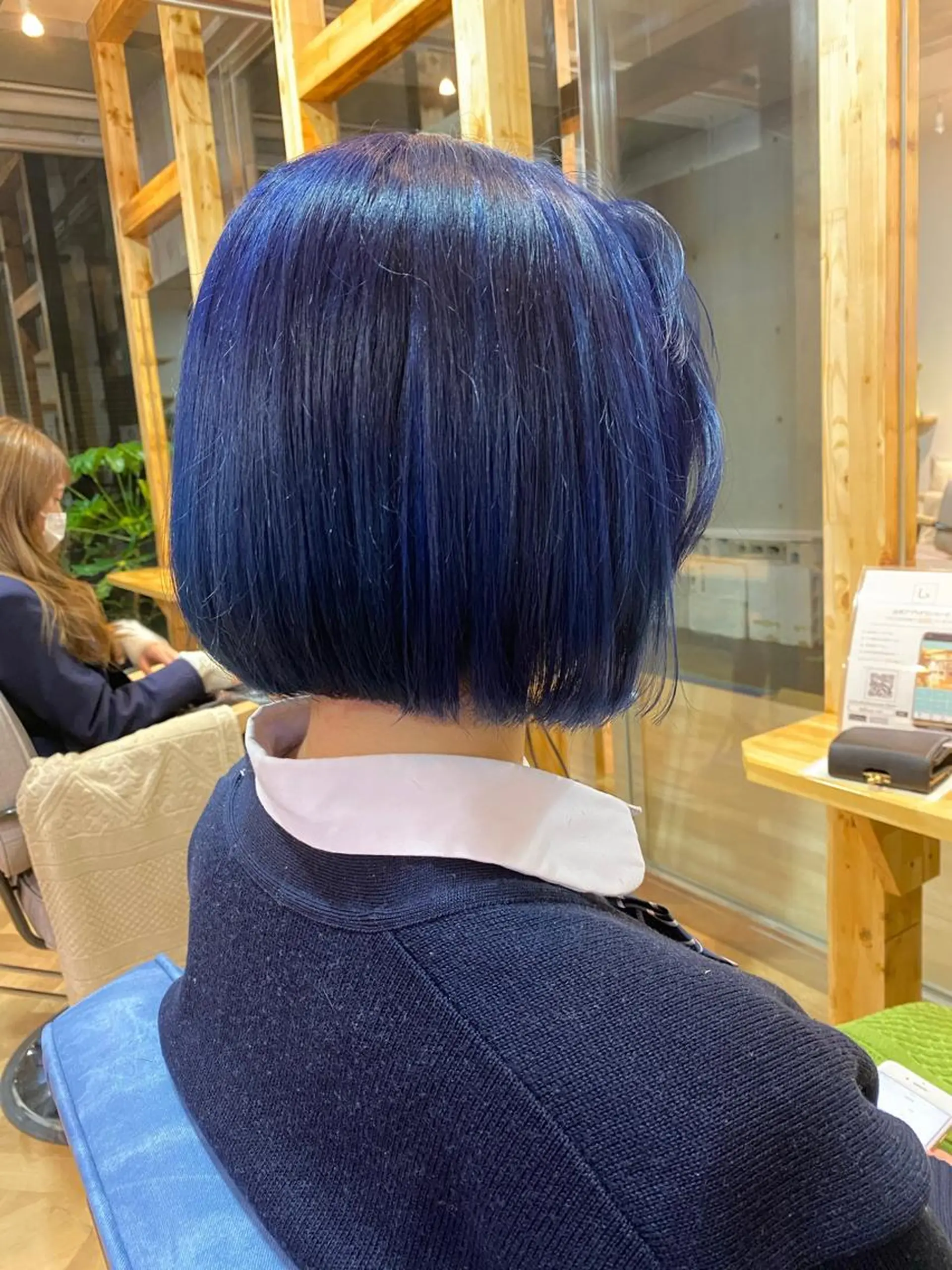 ミディアム カラー ブリーチ ブルーカラー ネイビーカラー 顔まわりレイヤー レイヤーカット シールエクステ 🪽CHIAKIのヘアスタイル