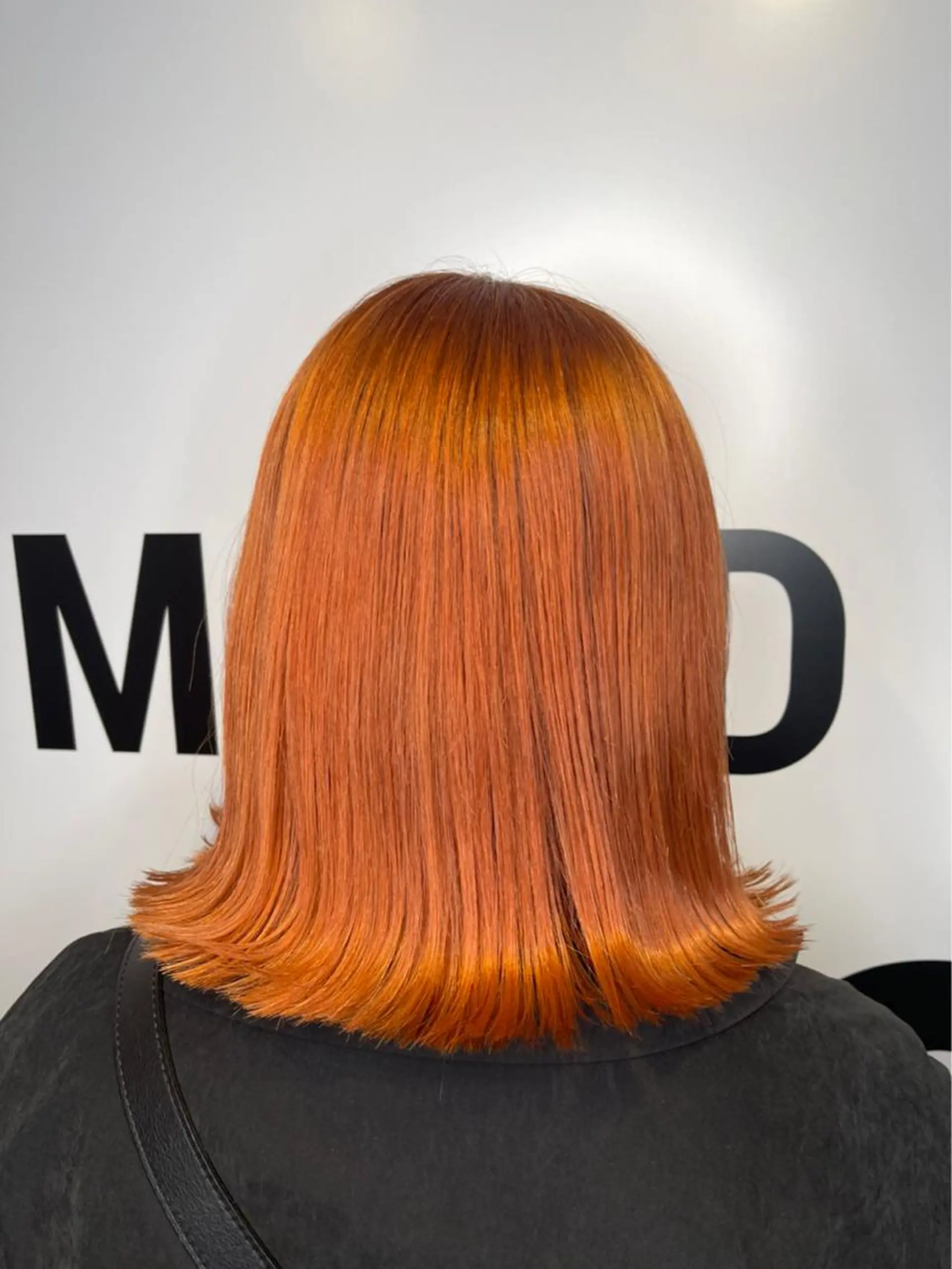 ミディアム カラー ブリーチ オレンジ 小川 舜人のヘアスタイル