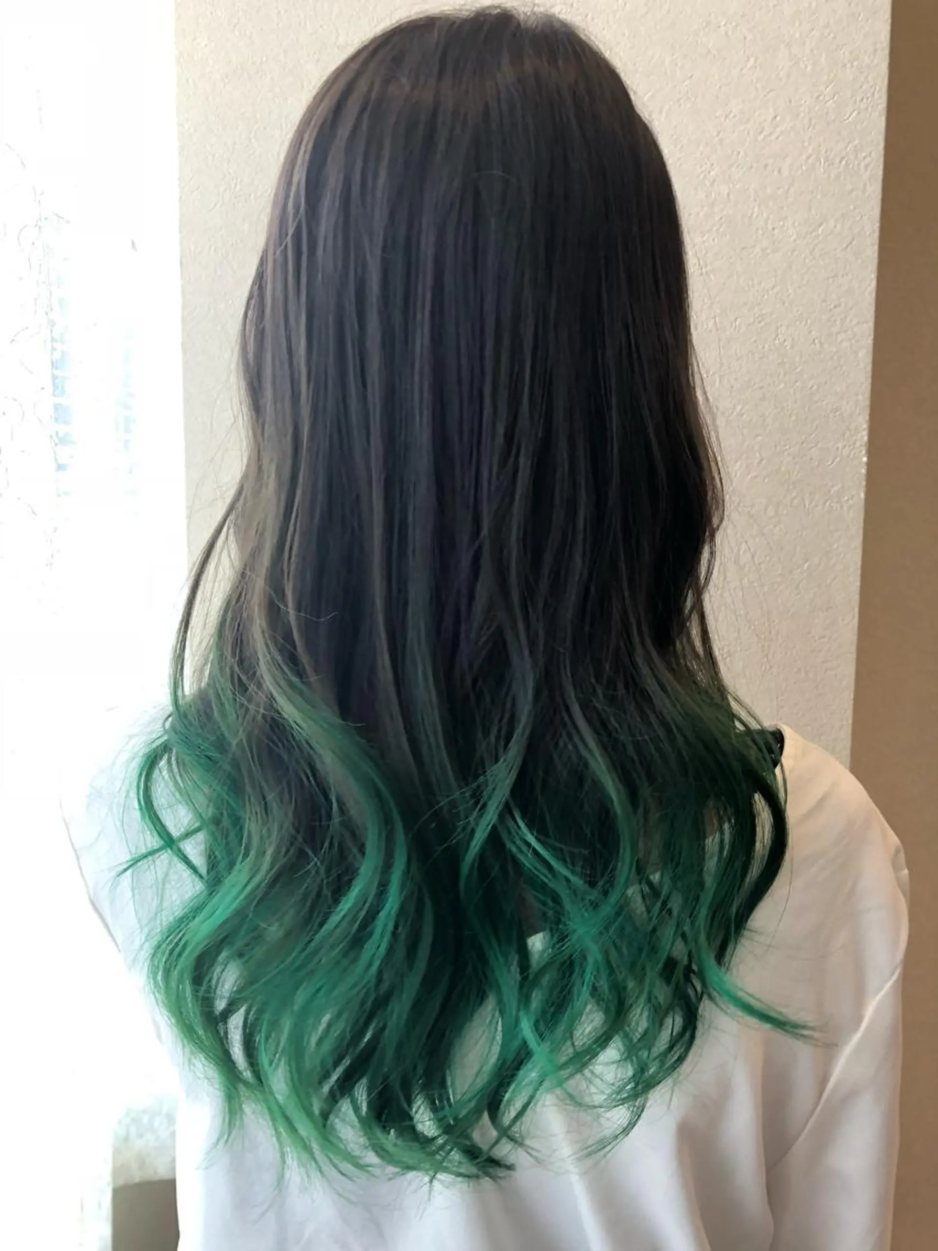 ロング カラー エメラルドグリーン 【AMANEQ】 yuka🦋のヘアスタイル