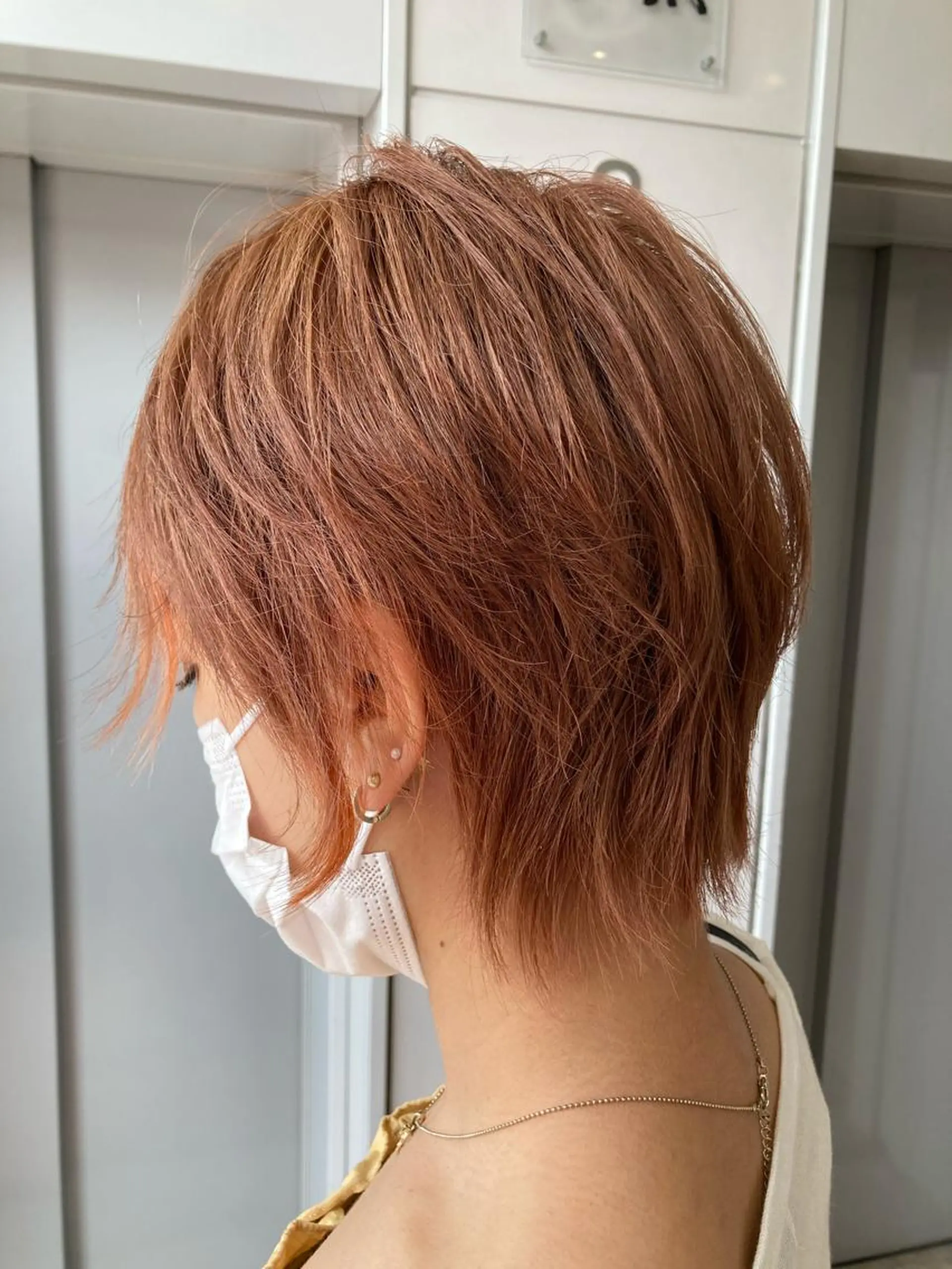 ショート カラー ベージュカラー ブリーチ ケアブリーチ オレンジ オレンジベージュ 岩崎 裕司のヘアスタイル