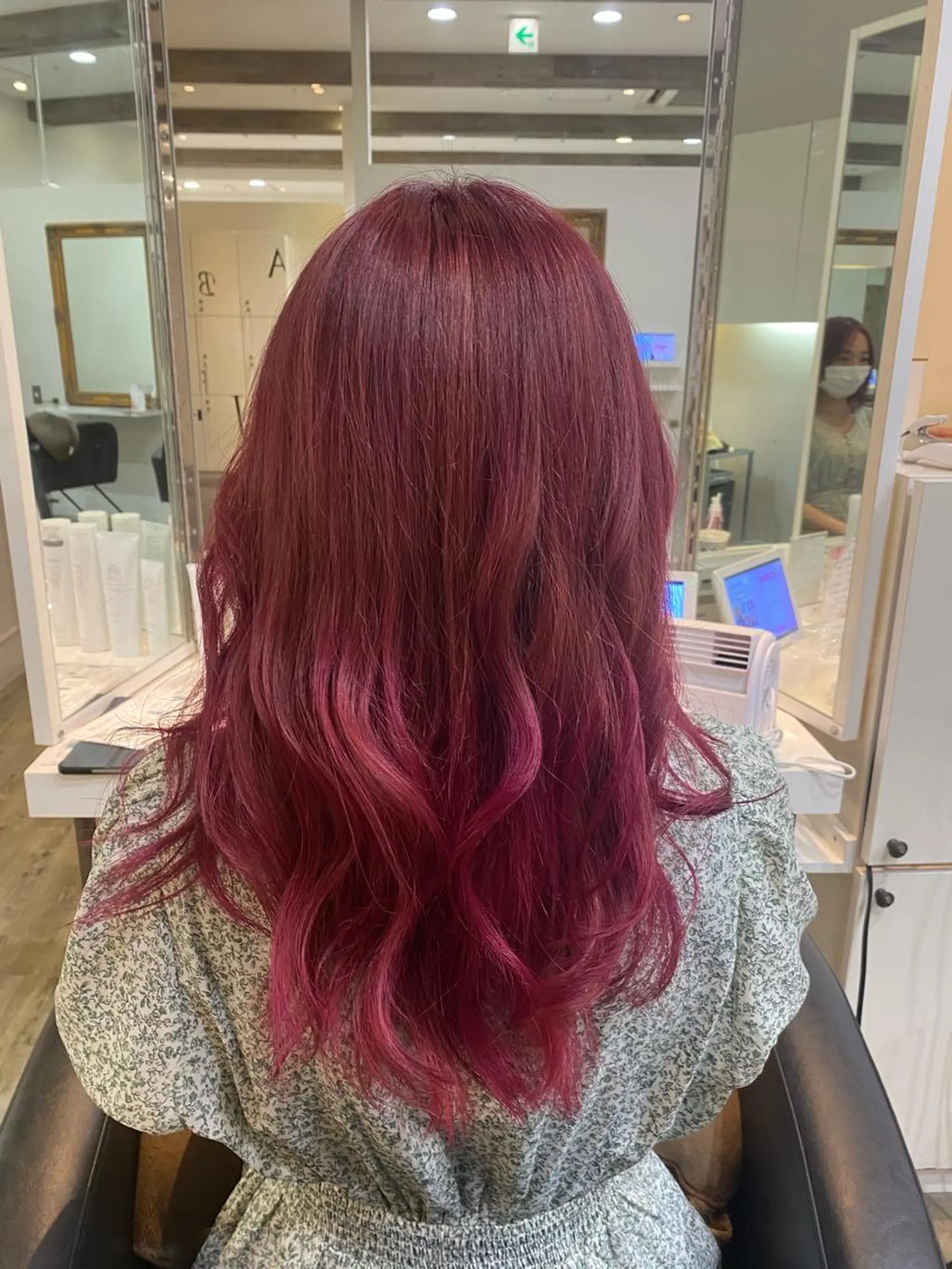 セミロング カラー Ashanti 磯崎のヘアスタイル