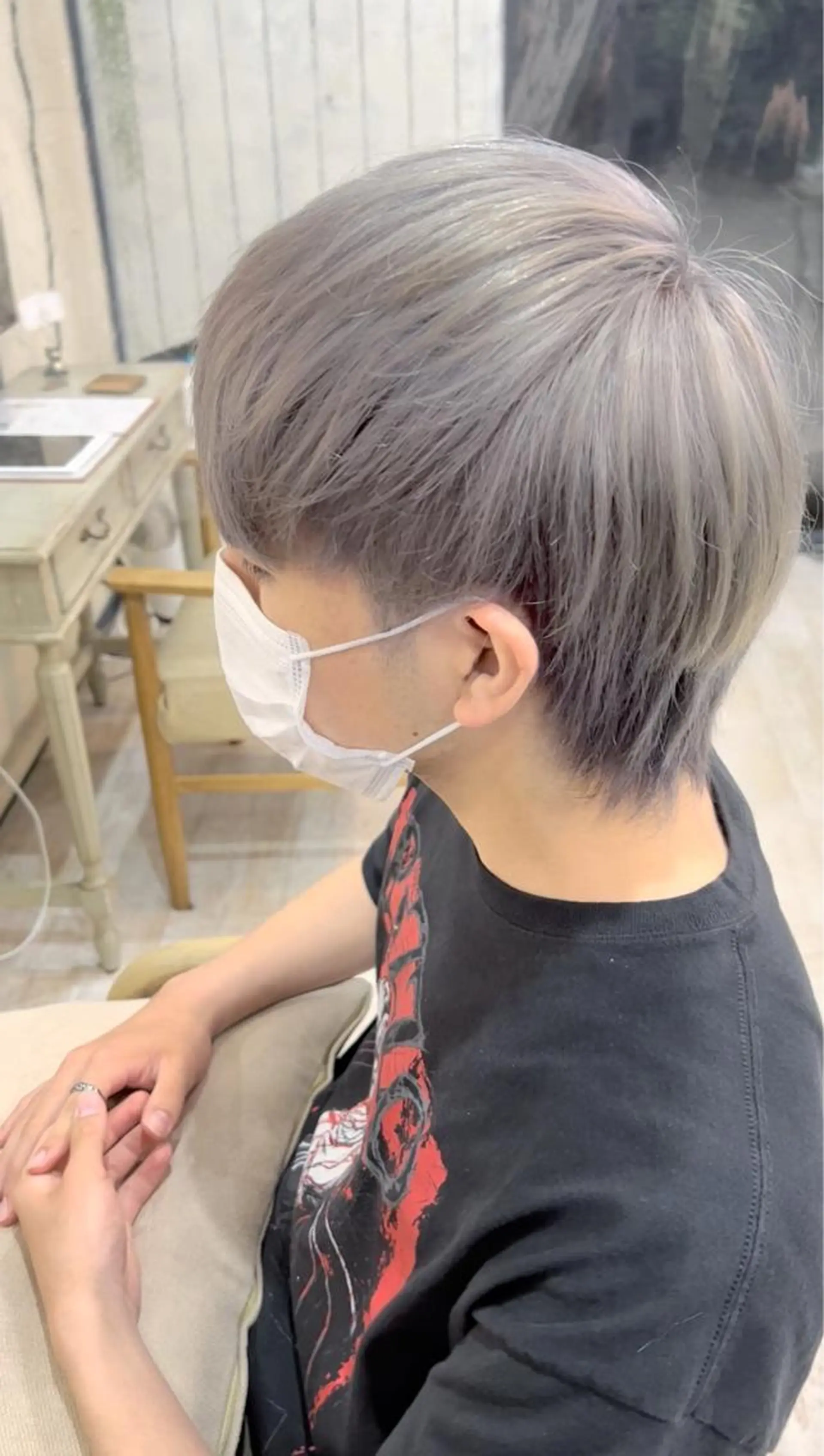 ショート カラー メンズ センターパート メンズハイライト マッシュ メンズパーマ 波巻きパーマ カット ヘアカラー メンズStylist 山根慧のヘアスタイル