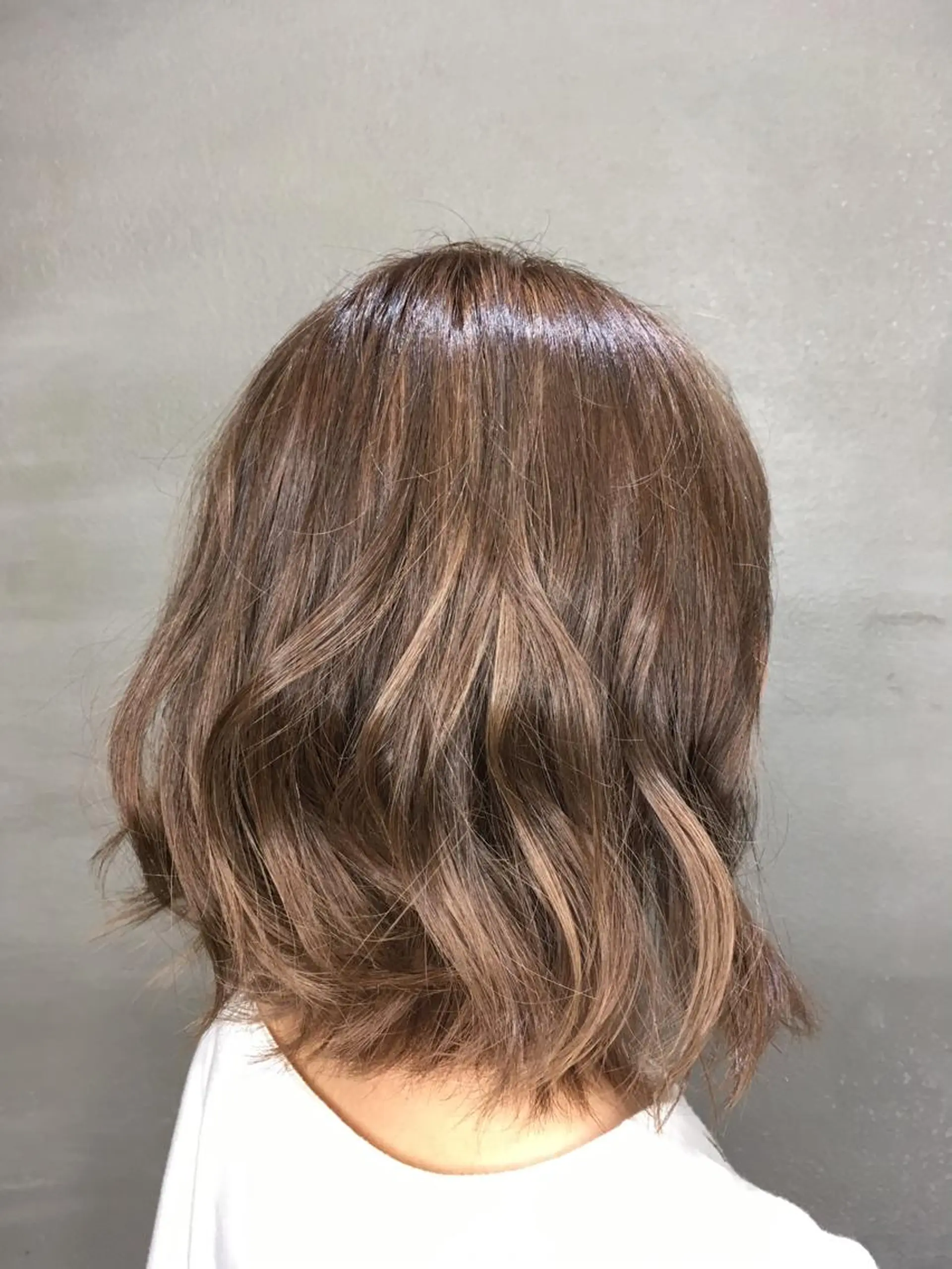 ミディアム カラー ベージュカラー ミルクティーベージュ カット ヘアカラー くまがい みゆ【edge.】のヘアスタイル
