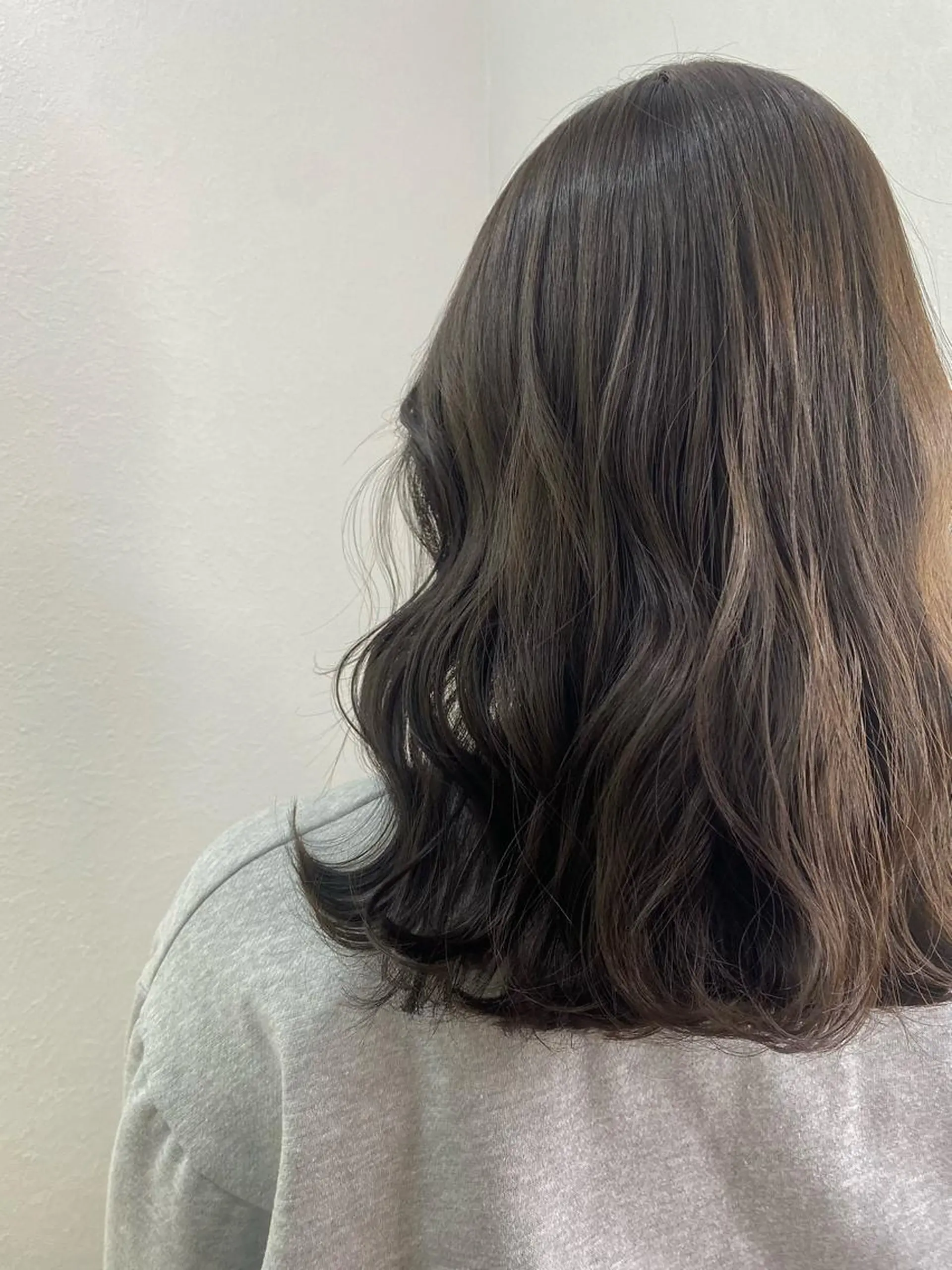 セミロング カラー MANAMI 🥀ウルフカットのヘアスタイル