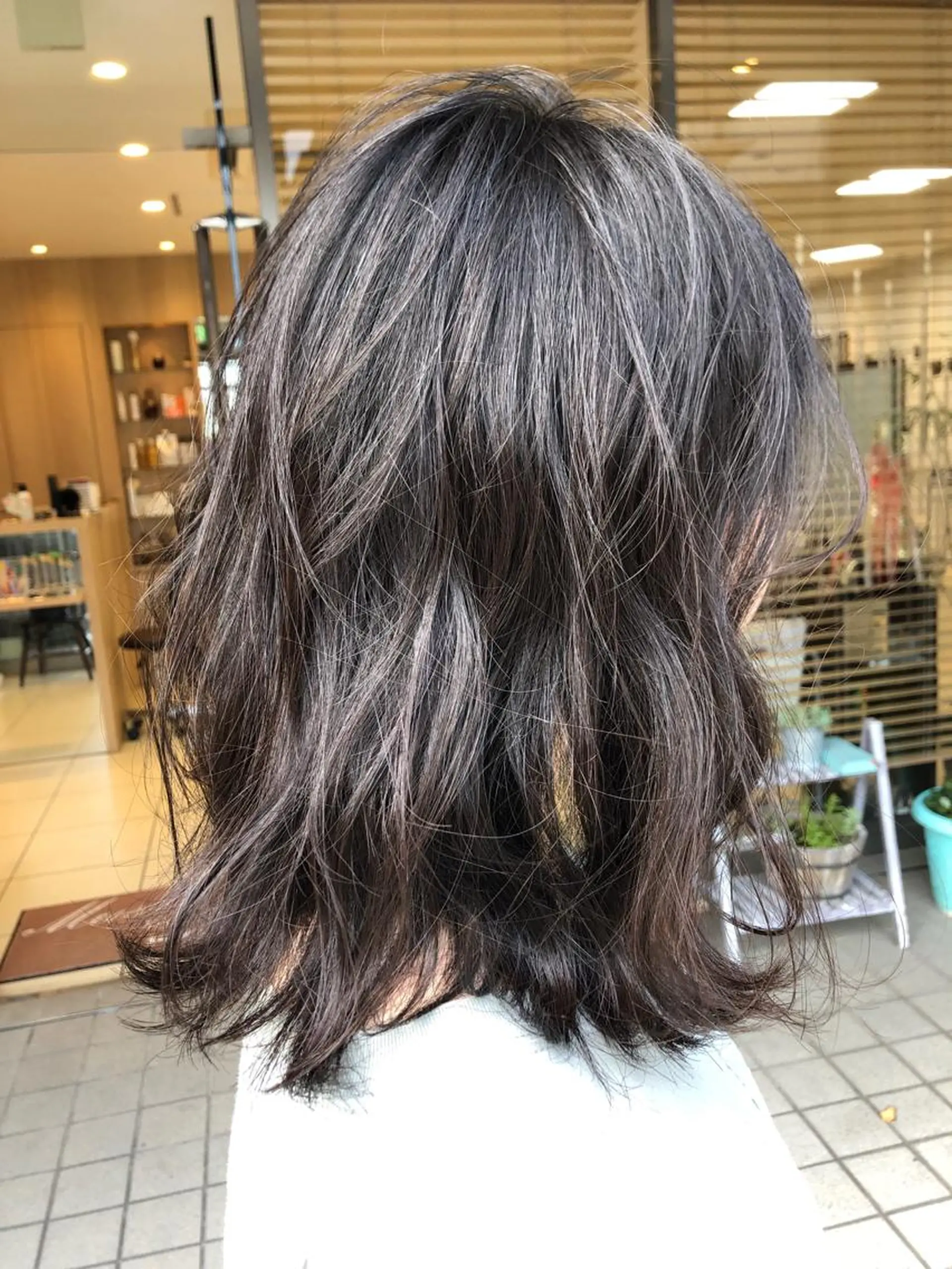 セミロング カラー 似合わせ レイヤー須川のヘアスタイル