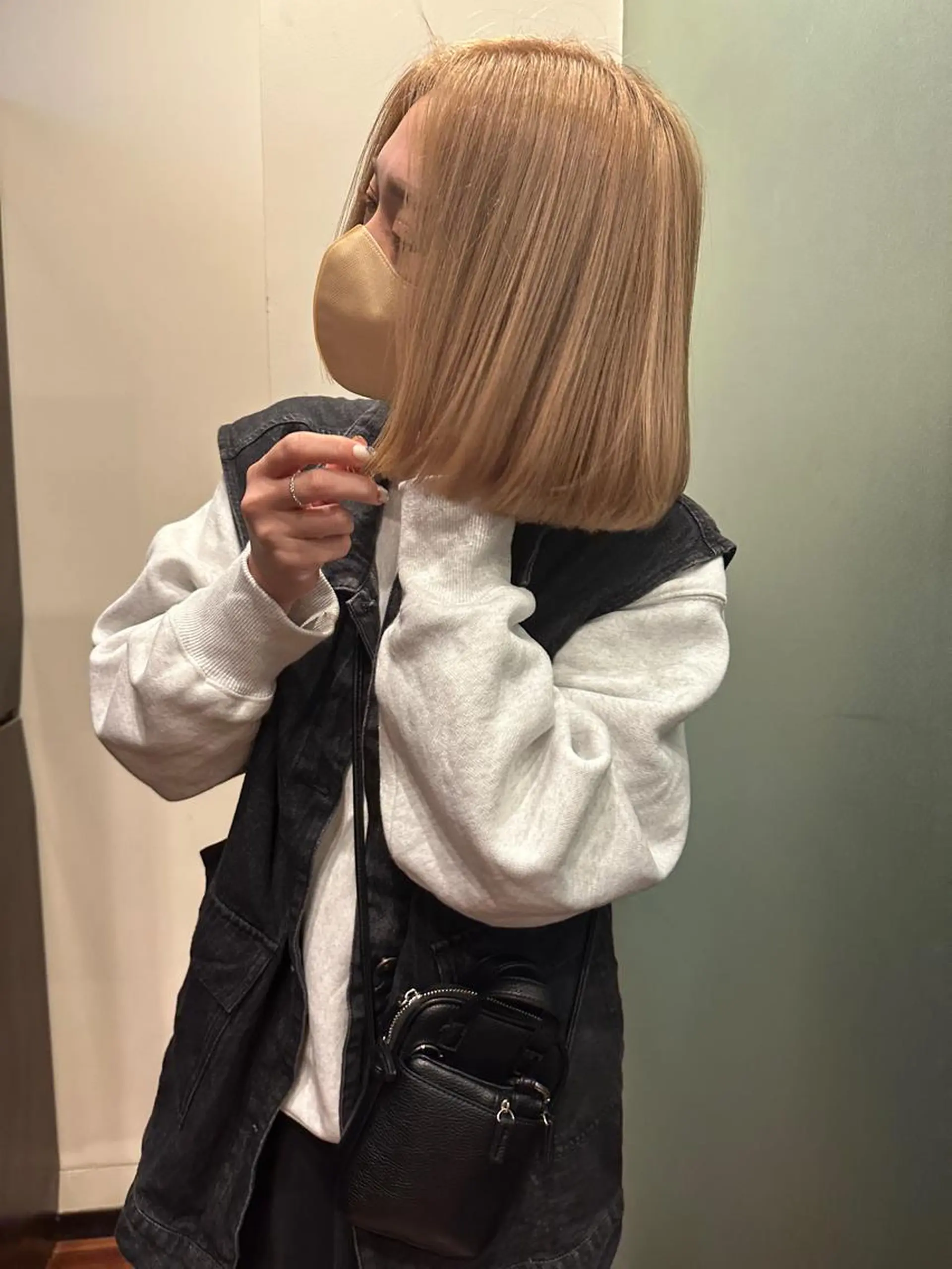 ショート カラー ベージュカラー ハイトーンカラー ハイトーンベージュ ボブ 伊藤 拓哉のヘアスタイル