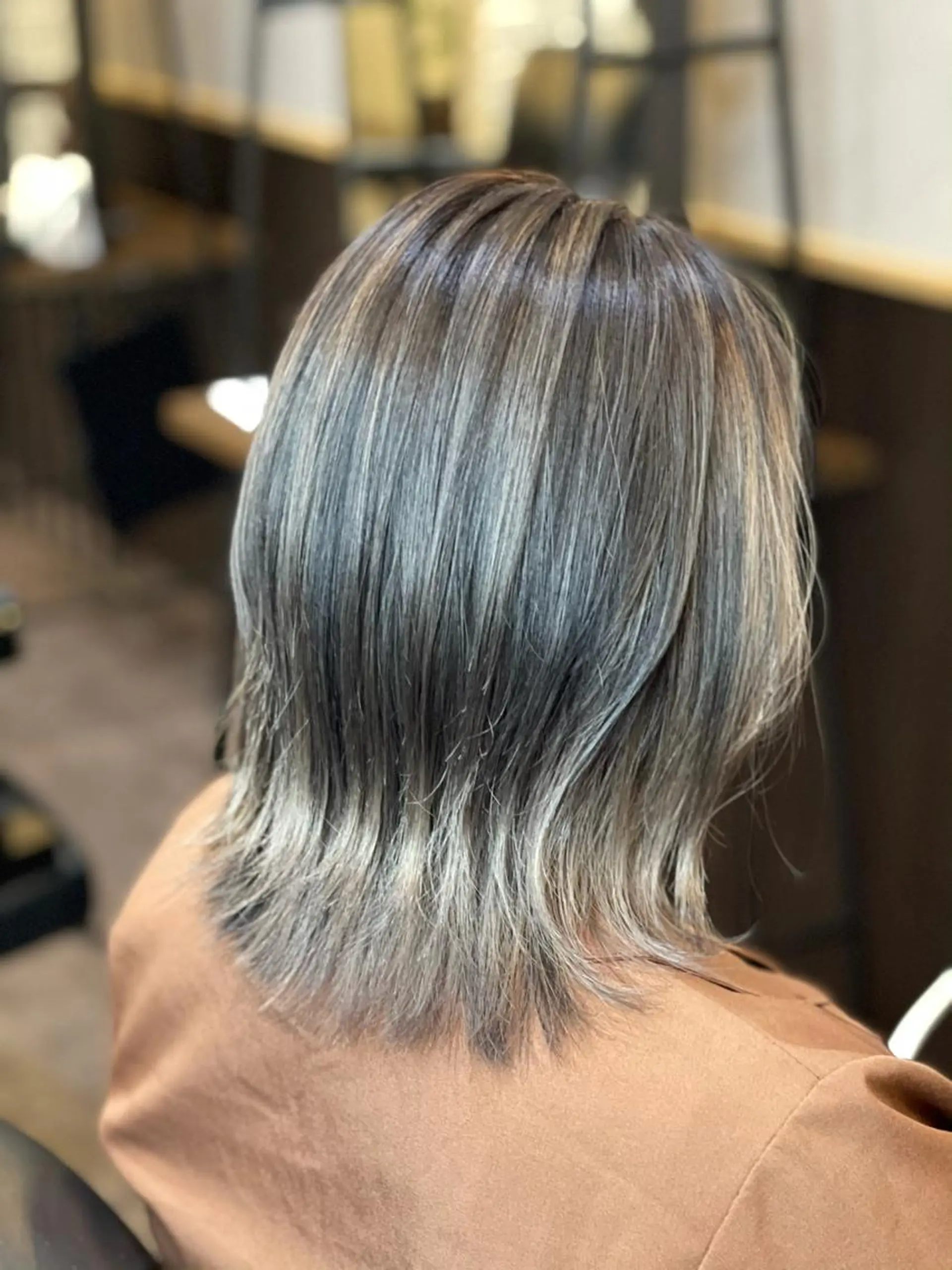 ミディアム カラー グレージュ Afinar　 tomoのヘアスタイル