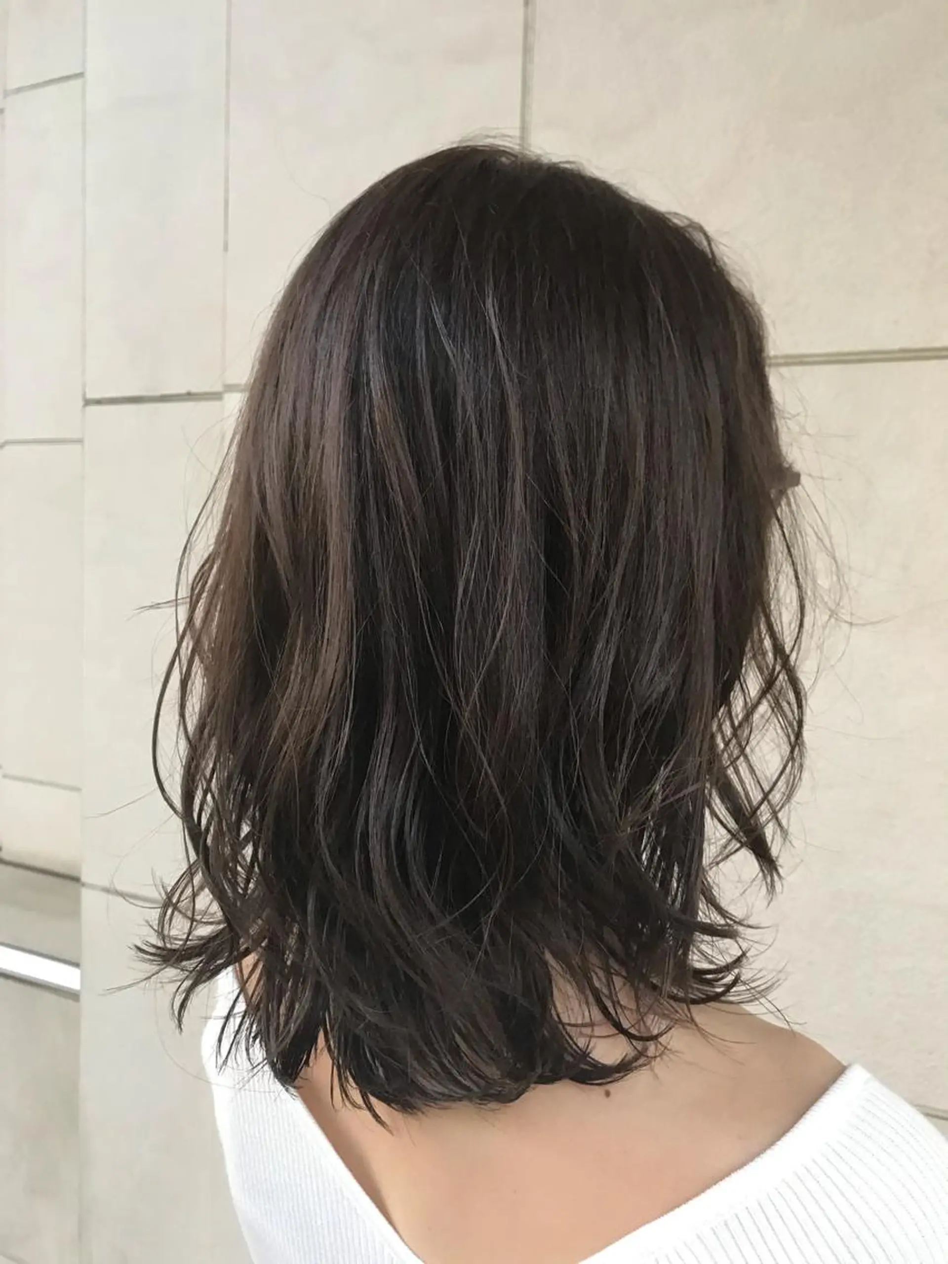 ミディアム カラー レイヤーカット 外ハネヘア 【暖色カラー特化】 中山由梨のヘアスタイル