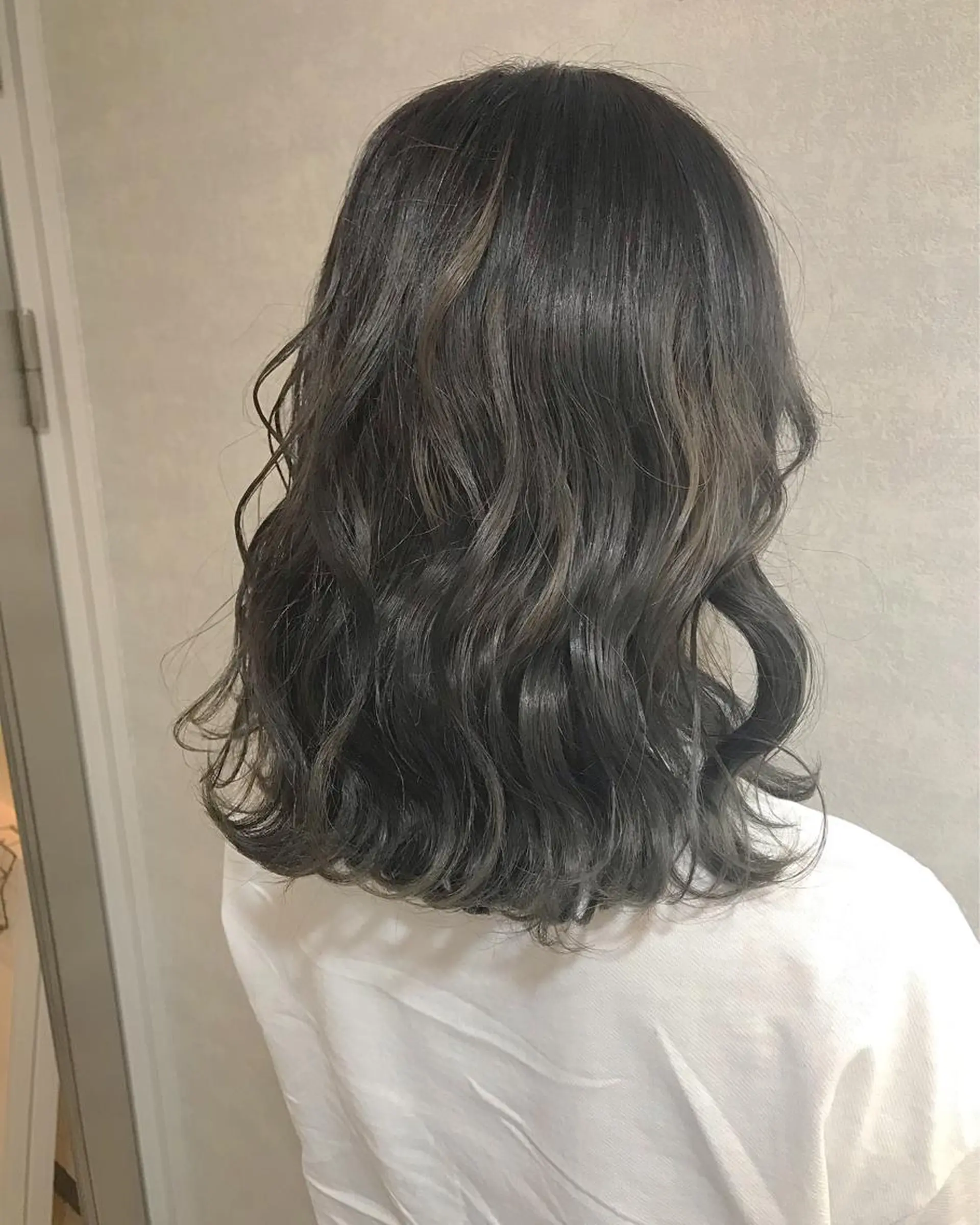 セミロング 🧡色落ちまで2度綺 麗なカラー🧡ヨシキのヘアスタイル