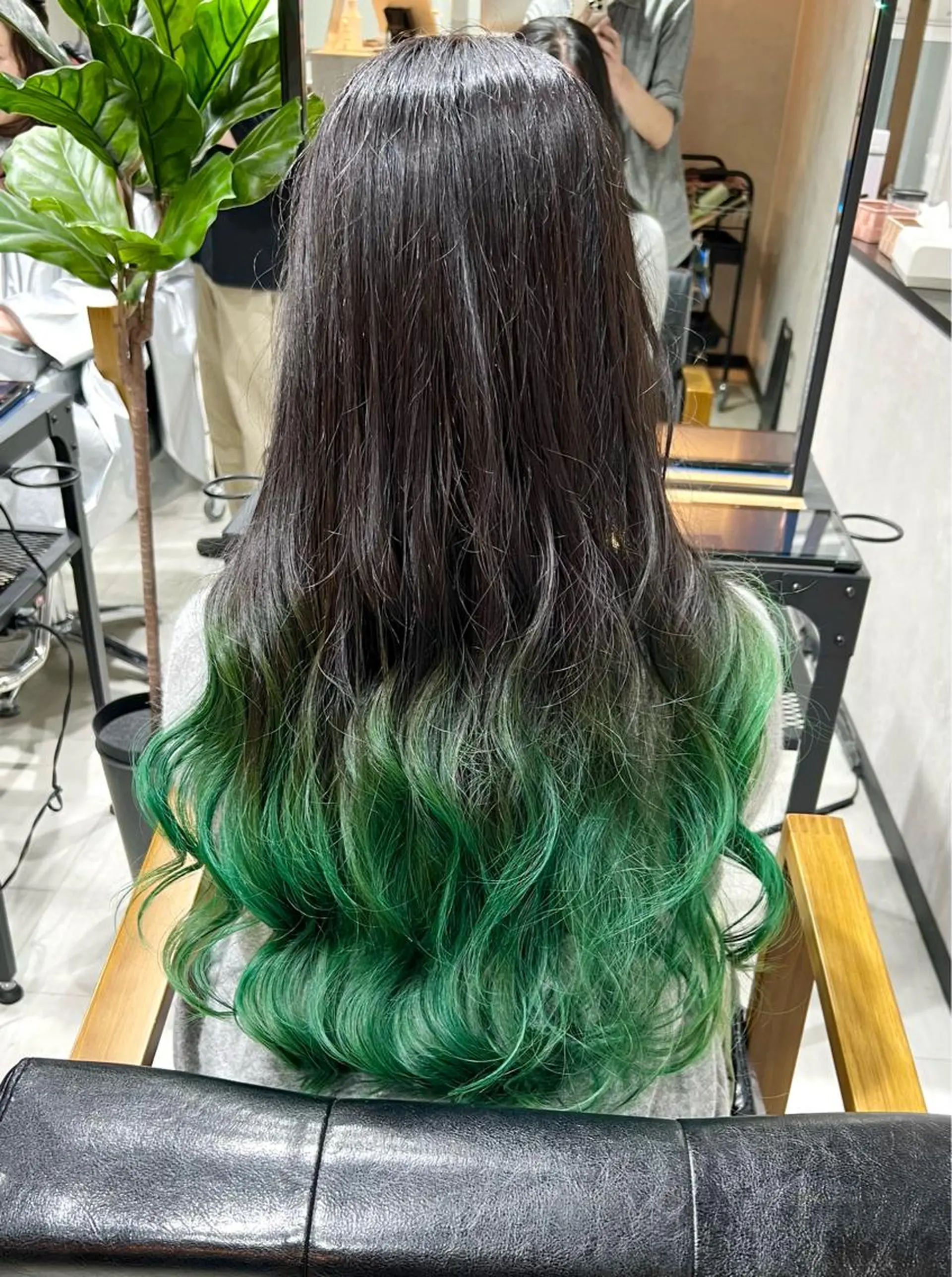 ロング カラー アディクシーカラー ベージュカラー 黒髪 ブリーチ ブルーカラー 成城美容室 YOSHIMURAのヘアスタイル