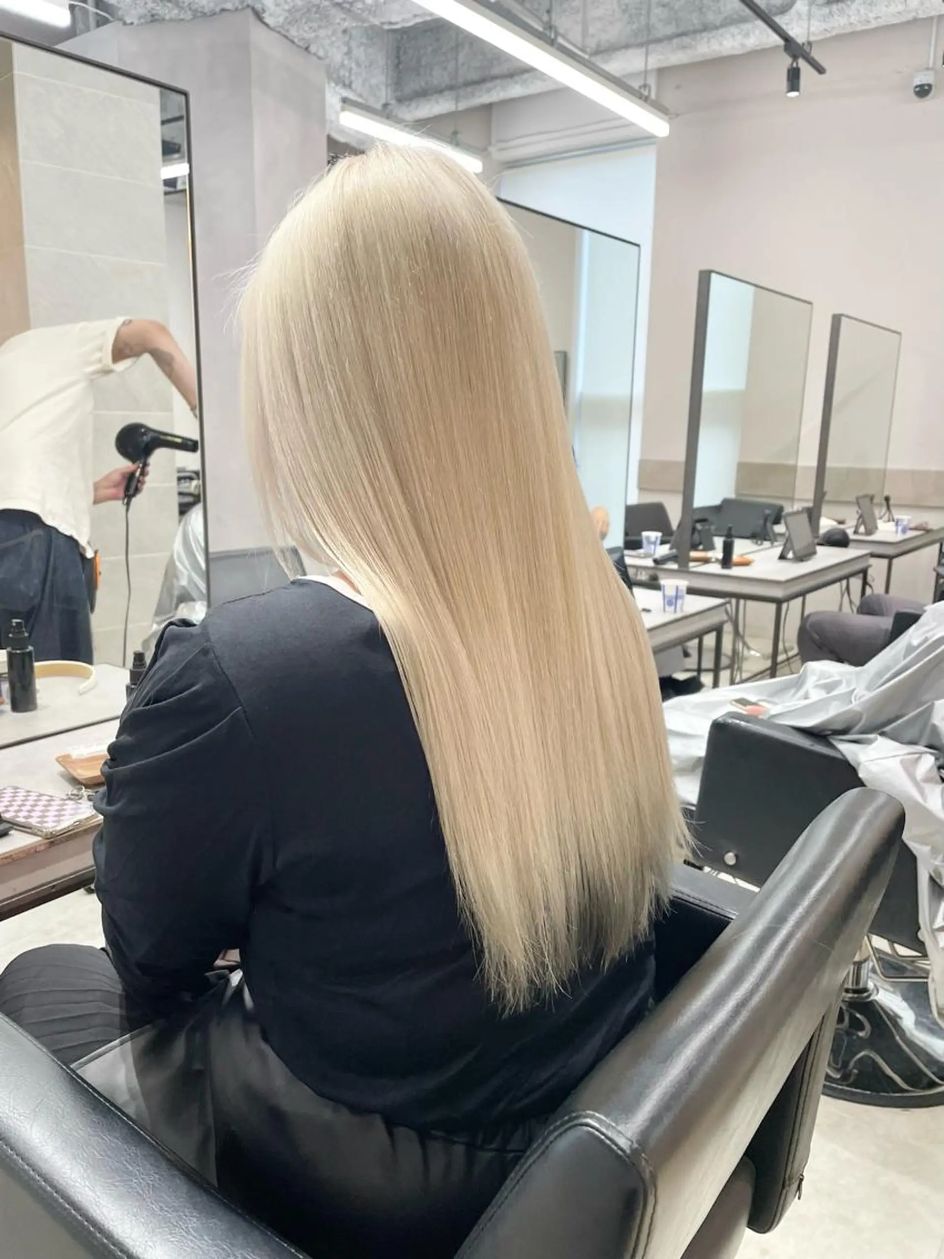 ロング カラー ヘアカラー トリートメント ヘアセット ハイトーン×レイヤー ／遠藤将太のヘアスタイル