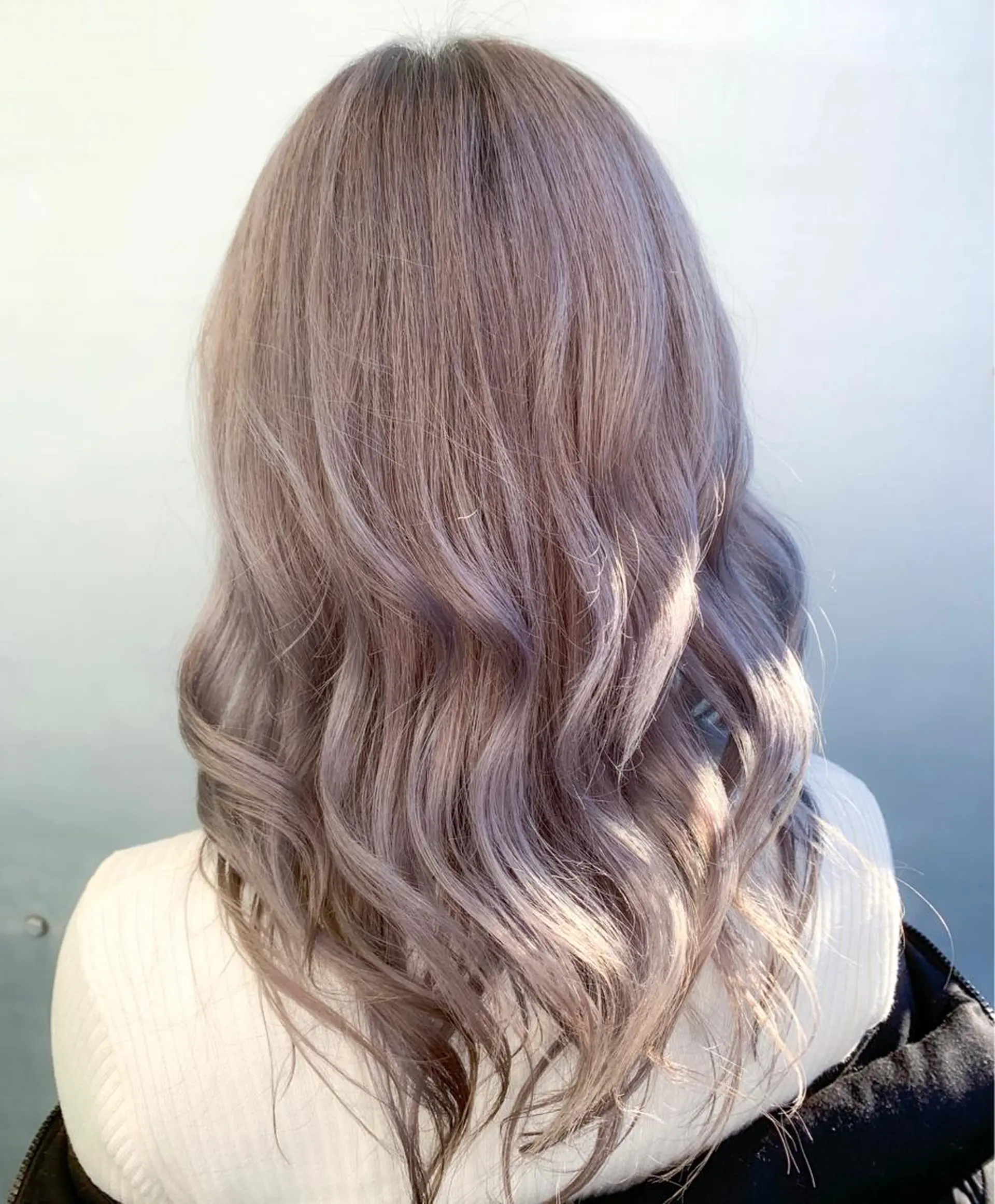 ロング カラー アッシュ ホワイトアッシュ 地毛風ストレート/ 髪質改善/榎本流行のヘアスタイル