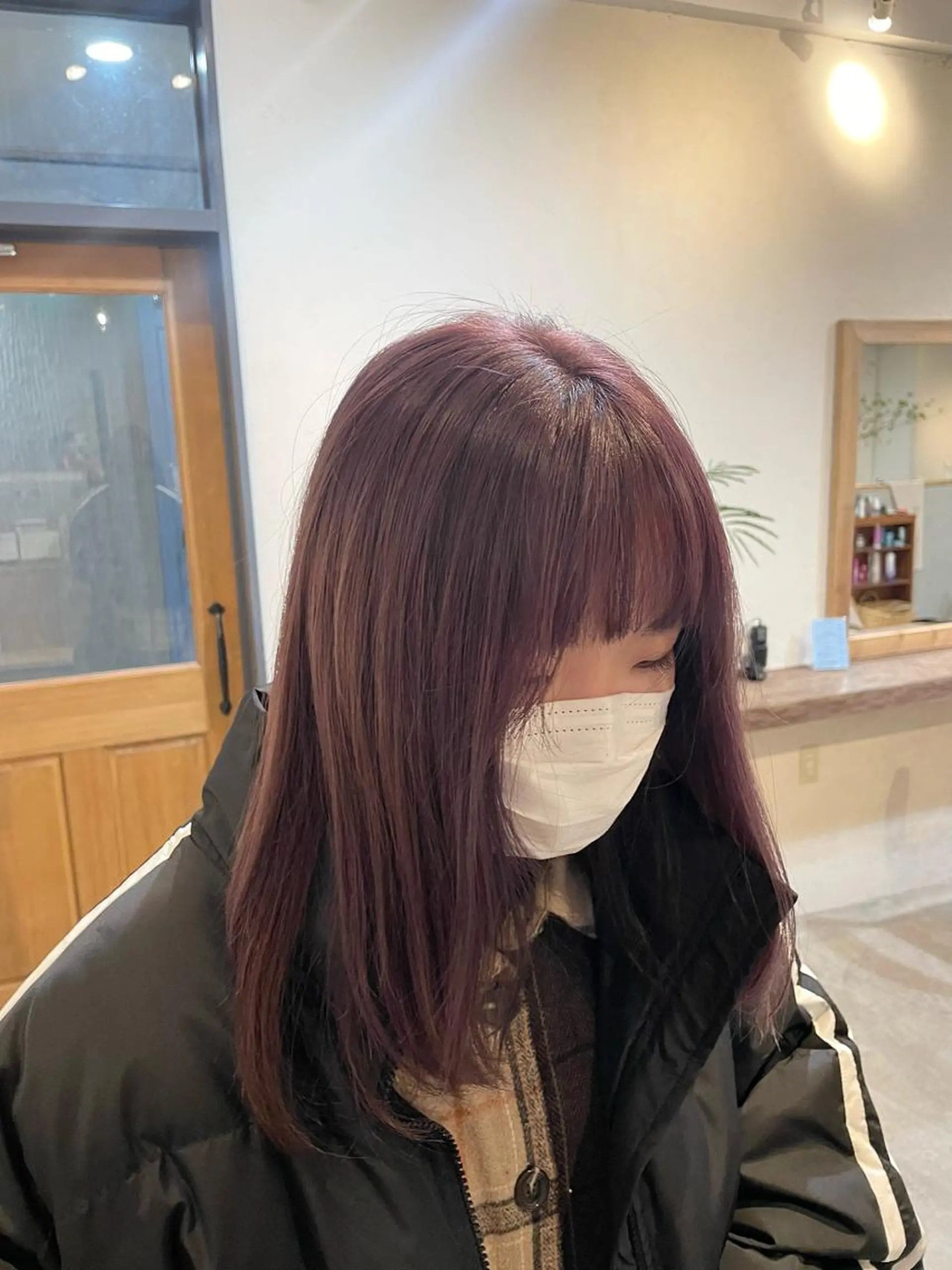 ロング カラー ブリーチ Takanishi くすみベージュカラーのヘアスタイル