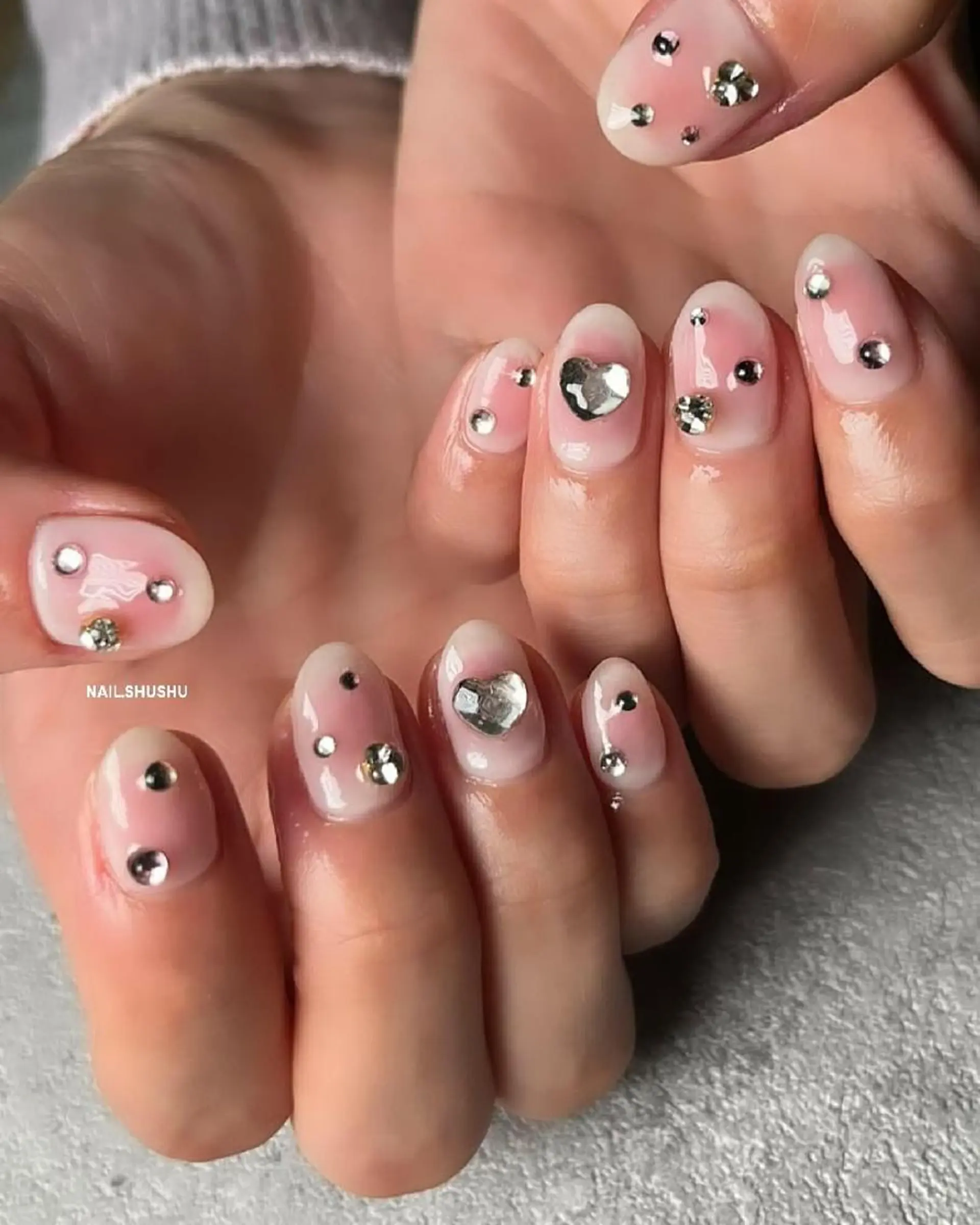 ネイル 持ち込み ニュアンスネイル ワンカラーネイル シンプルネイル バレンタイン 3dパーツ/流行り 👧shushu❤️のネイルデザイン