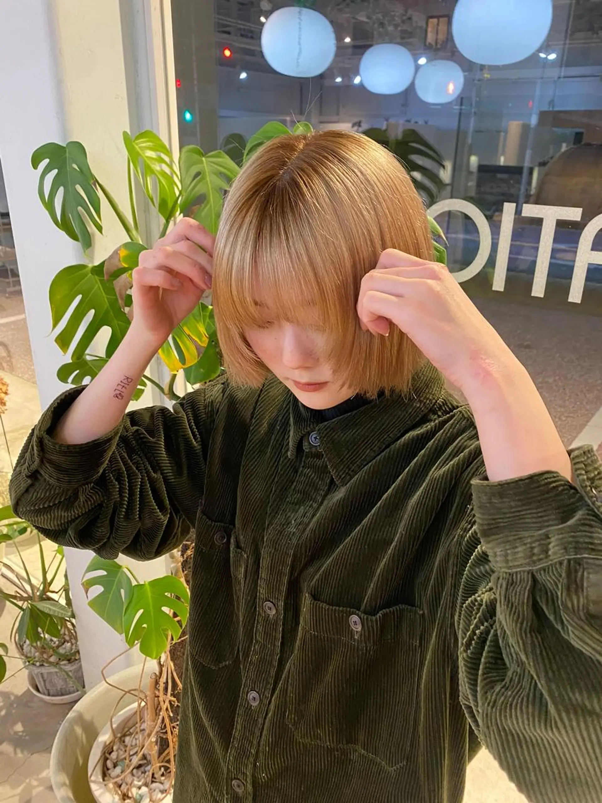 ミディアム カラー レイヤーカット/ マリアのヘアスタイル